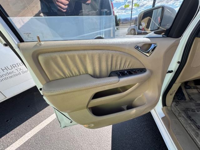 2007 Taffeta White /Ivory Leather Interior Honda Odyssey EX-L w/ DVD (5FNRL38717B) with an 3.5L V6 SOHC 24V engine, 5-Speed Automatic transmission, located at 1865 East Red Hills Pkwy, St. George, 84770, (435) 628-0023, 37.120850, -113.543640 - Photo#11