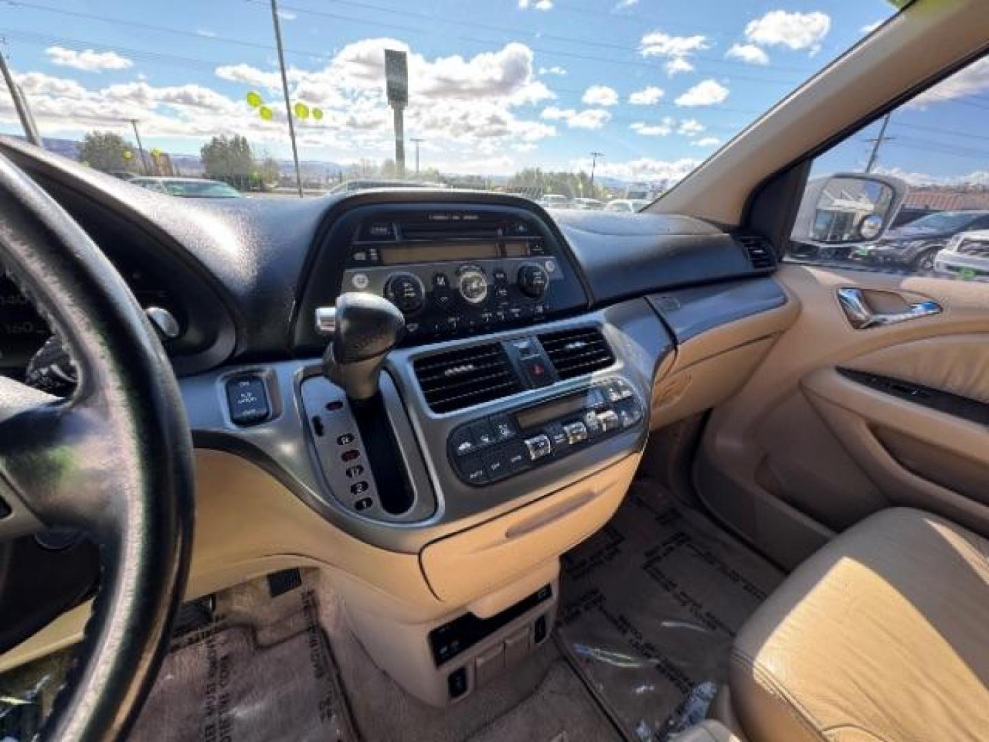 2007 Taffeta White /Ivory Leather Interior Honda Odyssey EX-L w/ DVD (5FNRL38717B) with an 3.5L V6 SOHC 24V engine, 5-Speed Automatic transmission, located at 1865 East Red Hills Pkwy, St. George, 84770, (435) 628-0023, 37.120850, -113.543640 - Photo#14