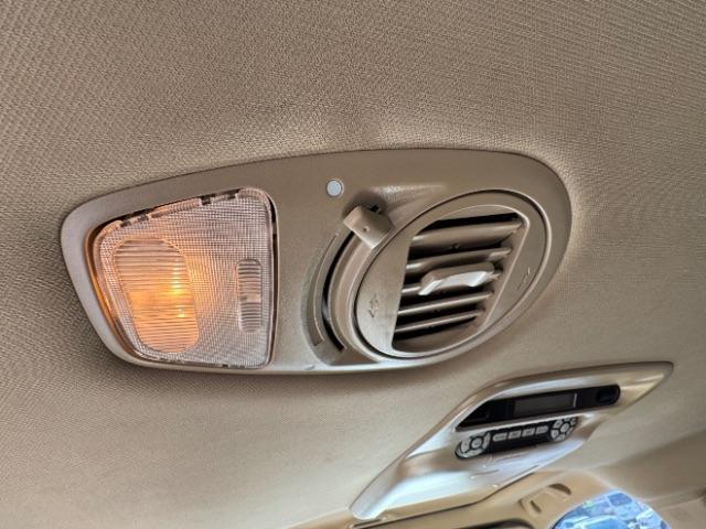 2007 Taffeta White /Ivory Leather Interior Honda Odyssey EX-L w/ DVD (5FNRL38717B) with an 3.5L V6 SOHC 24V engine, 5-Speed Automatic transmission, located at 1865 East Red Hills Pkwy, St. George, 84770, (435) 628-0023, 37.120850, -113.543640 - Photo#24