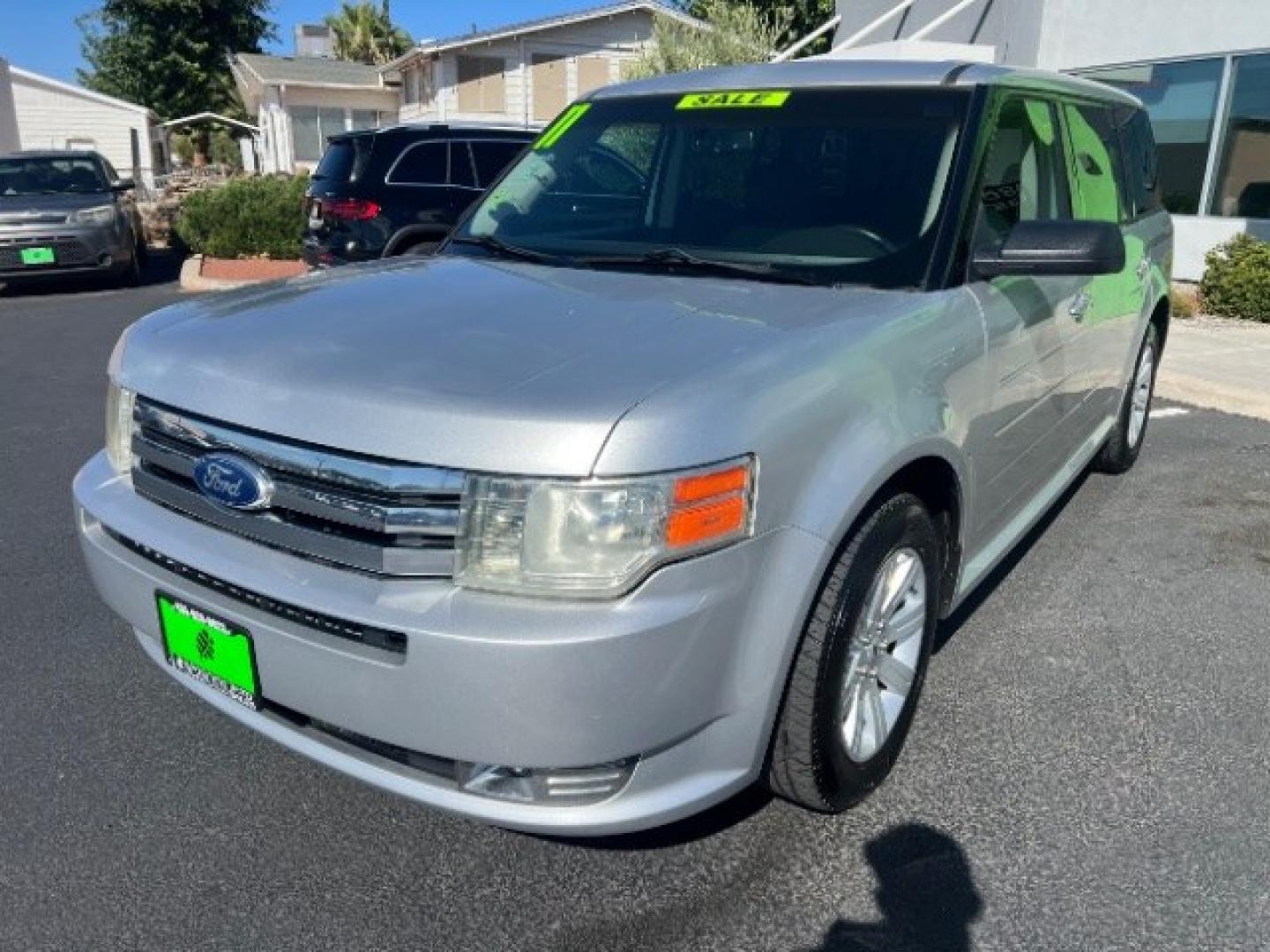 2011 Ingot Silver Metallic /Medium Light Stone Cloth Interior Ford Flex SE FWD (2FMGK5BC4BB) with an 3.5L V6 DOHC 24V engine, 6-Speed Automatic Overdrive transmission, located at 1865 East Red Hills Pkwy, St. George, 84770, (435) 628-0023, 37.120850, -113.543640 - Need three-row space on a budget? This Ingot Silver 2011 Ford Flex SE FWD brings a 3.5L V6, 6-speed automatic, and front-wheel drive - the unique Flex layout families still love around Southern Utah. We specialize in in-house financing and work with all credit types - good, fair, challenged, or reb- Photo#2