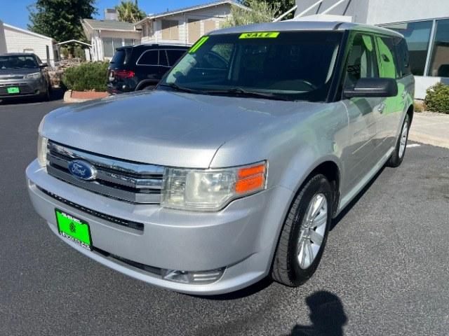 2011 Ingot Silver Metallic /Medium Light Stone Cloth Interior Ford Flex SE FWD (2FMGK5BC4BB) with an 3.5L V6 DOHC 24V engine, 6-Speed Automatic Overdrive transmission, located at 1865 East Red Hills Pkwy, St. George, 84770, (435) 628-0023, 37.120850, -113.543640- Photo#2