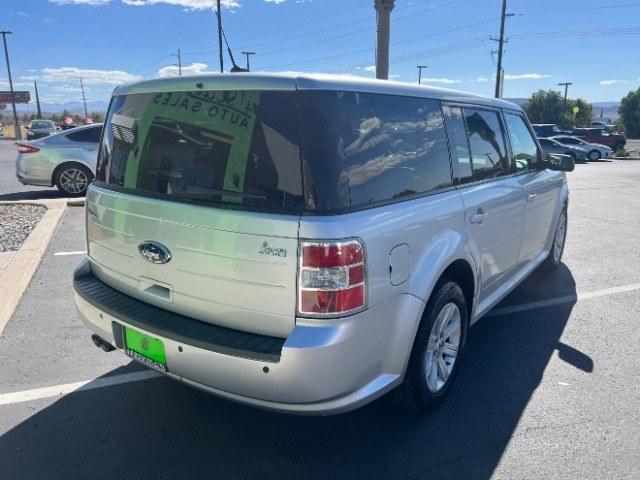 2011 Ingot Silver Metallic /Medium Light Stone Cloth Interior Ford Flex SE FWD (2FMGK5BC4BB) with an 3.5L V6 DOHC 24V engine, 6-Speed Automatic Overdrive transmission, located at 1865 East Red Hills Pkwy, St. George, 84770, (435) 628-0023, 37.120850, -113.543640- Photo#6