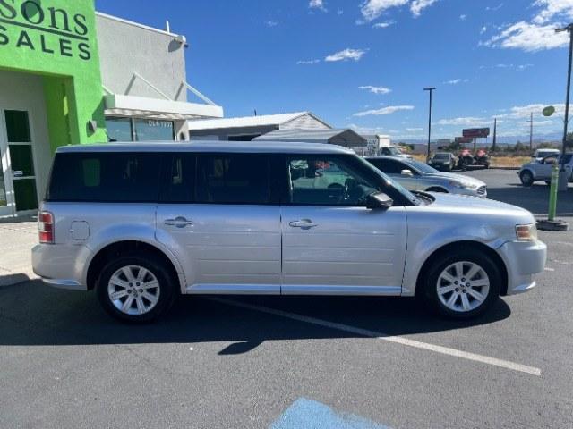 2011 Ingot Silver Metallic /Medium Light Stone Cloth Interior Ford Flex SE FWD (2FMGK5BC4BB) with an 3.5L V6 DOHC 24V engine, 6-Speed Automatic Overdrive transmission, located at 1865 East Red Hills Pkwy, St. George, 84770, (435) 628-0023, 37.120850, -113.543640- Photo#7