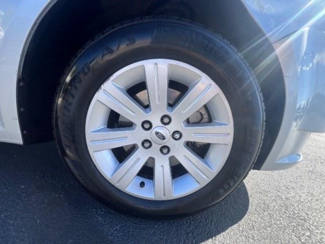 2011 Ingot Silver Metallic /Medium Light Stone Cloth Interior Ford Flex SE FWD (2FMGK5BC4BB) with an 3.5L V6 DOHC 24V engine, 6-Speed Automatic Overdrive transmission, located at 1865 East Red Hills Pkwy, St. George, 84770, (435) 628-0023, 37.120850, -113.543640- Photo#10