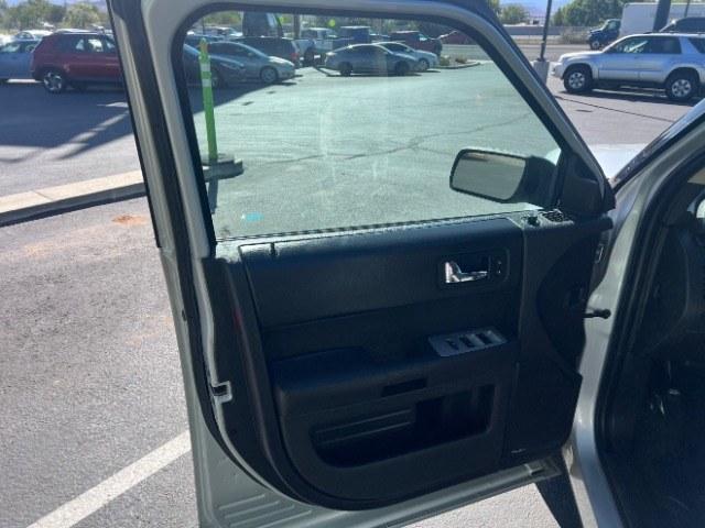 2011 Ingot Silver Metallic /Medium Light Stone Cloth Interior Ford Flex SE FWD (2FMGK5BC4BB) with an 3.5L V6 DOHC 24V engine, 6-Speed Automatic Overdrive transmission, located at 1865 East Red Hills Pkwy, St. George, 84770, (435) 628-0023, 37.120850, -113.543640- Photo#12