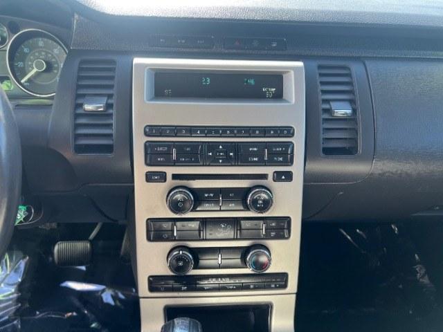 2011 Ingot Silver Metallic /Medium Light Stone Cloth Interior Ford Flex SE FWD (2FMGK5BC4BB) with an 3.5L V6 DOHC 24V engine, 6-Speed Automatic Overdrive transmission, located at 1865 East Red Hills Pkwy, St. George, 84770, (435) 628-0023, 37.120850, -113.543640- Photo#17