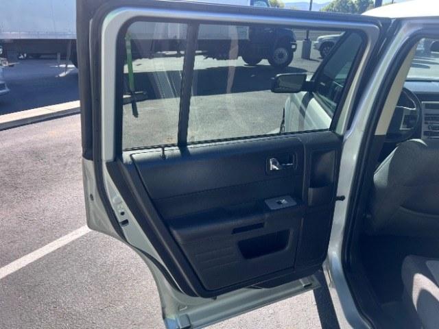 2011 Ingot Silver Metallic /Medium Light Stone Cloth Interior Ford Flex SE FWD (2FMGK5BC4BB) with an 3.5L V6 DOHC 24V engine, 6-Speed Automatic Overdrive transmission, located at 1865 East Red Hills Pkwy, St. George, 84770, (435) 628-0023, 37.120850, -113.543640- Photo#20