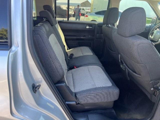 2011 Ingot Silver Metallic /Medium Light Stone Cloth Interior Ford Flex SE FWD (2FMGK5BC4BB) with an 3.5L V6 DOHC 24V engine, 6-Speed Automatic Overdrive transmission, located at 1865 East Red Hills Pkwy, St. George, 84770, (435) 628-0023, 37.120850, -113.543640- Photo#28