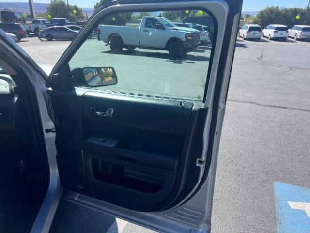 2011 Ingot Silver Metallic /Medium Light Stone Cloth Interior Ford Flex SE FWD (2FMGK5BC4BB) with an 3.5L V6 DOHC 24V engine, 6-Speed Automatic Overdrive transmission, located at 1865 East Red Hills Pkwy, St. George, 84770, (435) 628-0023, 37.120850, -113.543640- Photo#29