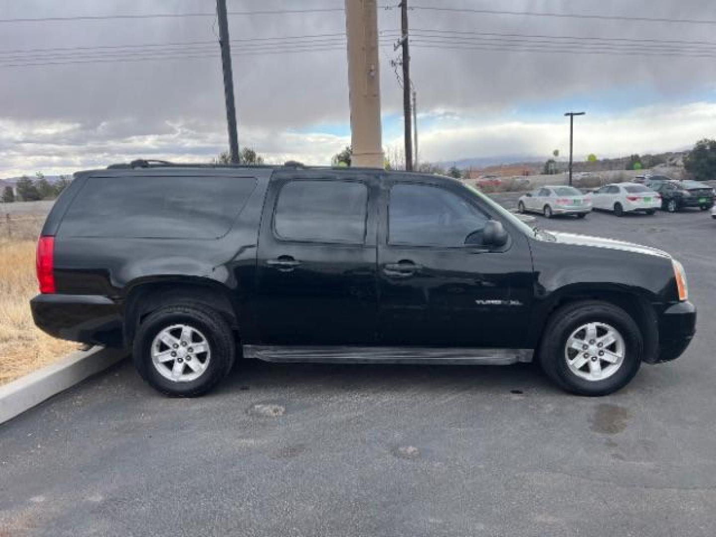 2014 Onyx Black /Light Titanium GMC Yukon XL SLT 1/2 Ton 2WD (1GKS1KE08ER) with an 5.3L V8 OHV 16V FFV engine, 6-Speed Automatic transmission, located at 1865 East Red Hills Pkwy, St. George, 84770, (435) 628-0023, 37.120850, -113.543640 - This vehicle is a Mechanic Special. This means it will need some love. Runs a drives fine but has body damage, leaks or other mechanical issues. It did NOT pass our 50 point inspection. Get a great deal on a less than perfect car. These cars do NOT qualify for our in house financing. Cash and carry, - Photo#7