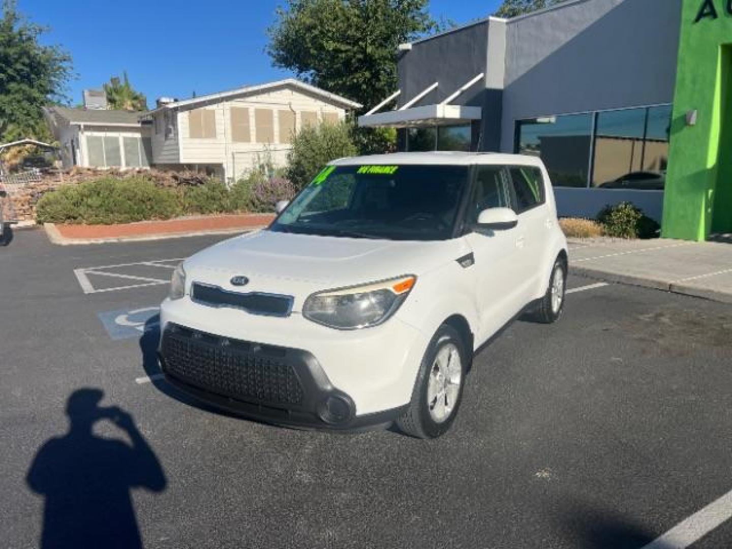2014 Clear White /Black Kia Soul Base (KNDJN2A28E7) with an 1.6L L4 DOHC 16V engine, 6-Speed Automatic transmission, located at 940 North Main Street, Cedar City, UT, 84720, (435) 628-0023, 37.692936, -113.061897 - We specialize in helping ALL people get the best financing available. No matter your credit score, good, bad or none we can get you an amazing rate. Had a bankruptcy, divorce, or repossessions? We give you the green light to get your credit back on the road. Low down and affordable payments that fit - Photo#2