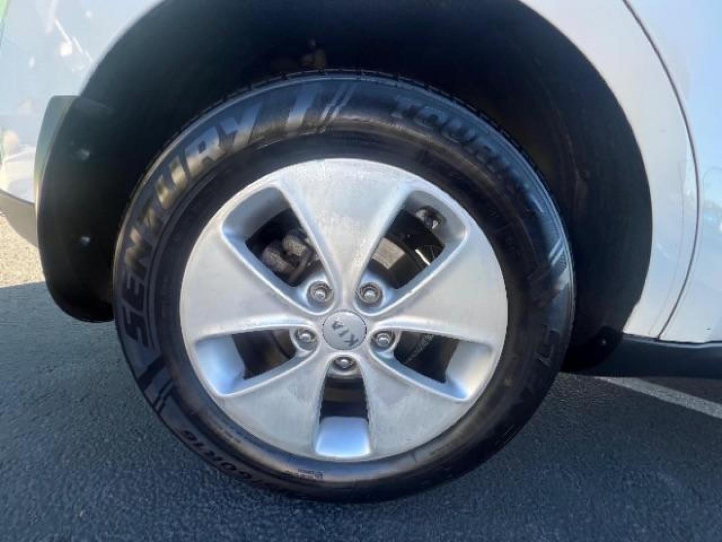 2014 Clear White /Black Kia Soul Base (KNDJN2A28E7) with an 1.6L L4 DOHC 16V engine, 6-Speed Automatic transmission, located at 940 North Main Street, Cedar City, UT, 84720, (435) 628-0023, 37.692936, -113.061897 - We specialize in helping ALL people get the best financing available. No matter your credit score, good, bad or none we can get you an amazing rate. Had a bankruptcy, divorce, or repossessions? We give you the green light to get your credit back on the road. Low down and affordable payments that fit - Photo#9