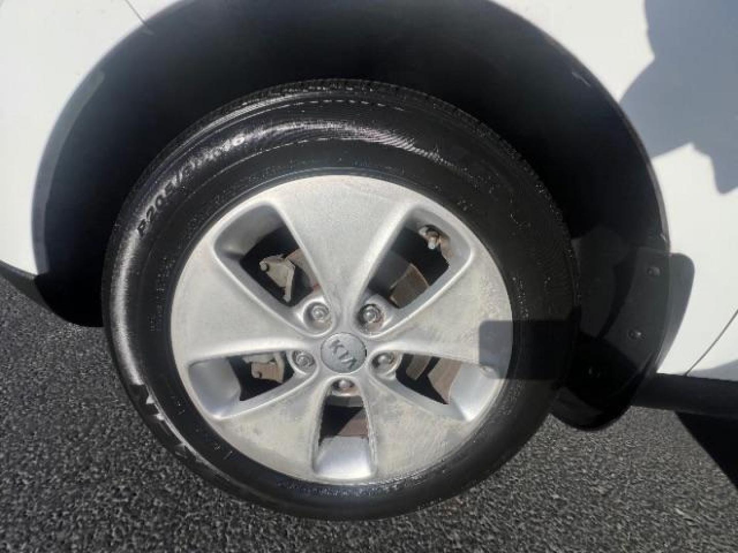 2014 Clear White /Black Kia Soul Base (KNDJN2A28E7) with an 1.6L L4 DOHC 16V engine, 6-Speed Automatic transmission, located at 940 North Main Street, Cedar City, UT, 84720, (435) 628-0023, 37.692936, -113.061897 - We specialize in helping ALL people get the best financing available. No matter your credit score, good, bad or none we can get you an amazing rate. Had a bankruptcy, divorce, or repossessions? We give you the green light to get your credit back on the road. Low down and affordable payments that fit - Photo#11