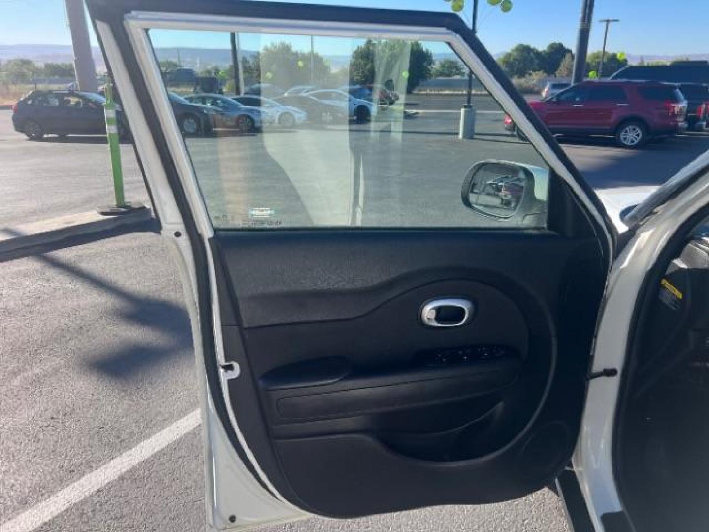 2014 Clear White /Black Kia Soul Base (KNDJN2A28E7) with an 1.6L L4 DOHC 16V engine, 6-Speed Automatic transmission, located at 940 North Main Street, Cedar City, UT, 84720, (435) 628-0023, 37.692936, -113.061897 - We specialize in helping ALL people get the best financing available. No matter your credit score, good, bad or none we can get you an amazing rate. Had a bankruptcy, divorce, or repossessions? We give you the green light to get your credit back on the road. Low down and affordable payments that fit - Photo#12