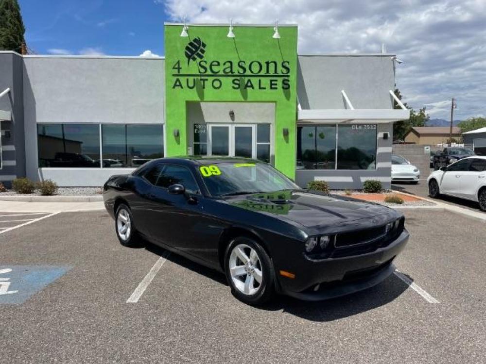 2009 Brilliant Black Crystal Pearl /Dark Slate Gray Interior Dodge Challenger R/T (2B3LJ54T19H) with an 5.7L V8 OHV 16V engine, 4-Speed Automatic transmission, located at 1865 East Red Hills Pkwy, St. George, 84770, (435) 628-0023, 37.120850, -113.543640 - Photo #2