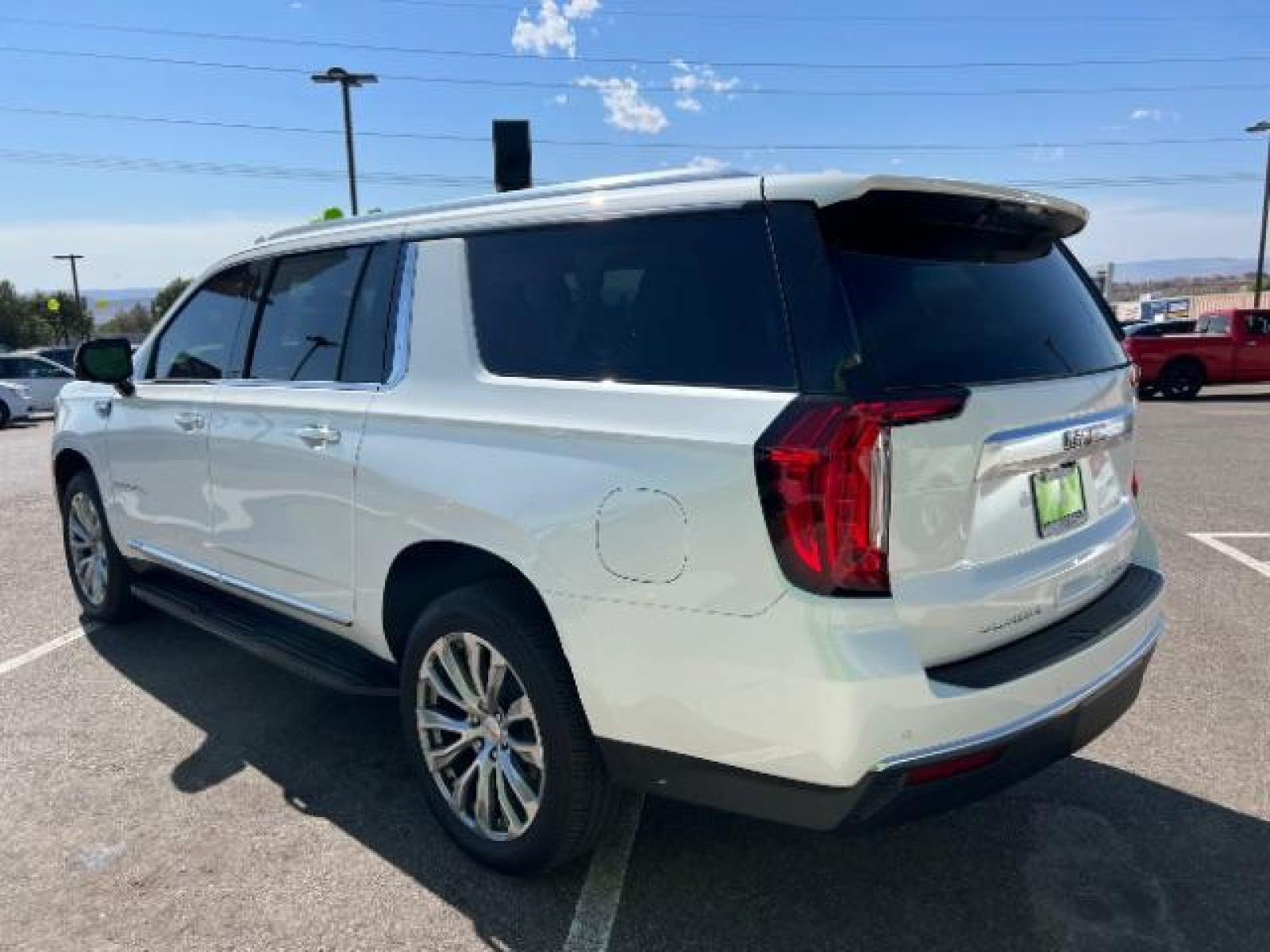 2021 White /Tan GMC Yukon XL Denali 4WD (1GKS2JKT8MR) with an 3.0L L6 DOHC 24V TURBO DIESEL engine, 6-Speed Automatic transmission, located at 1865 East Red Hills Pkwy, St. George, 84770, (435) 628-0023, 37.120850, -113.543640 - Beautiful and rare! Denali Duramax. Powerful engine with amazing MPG. This one owner Yukon XL is in excellent condition. 4x4, 3.0 I6 Turbo Diesel engine, Average 27 mpg, Panoramic sunroof, Cruise control, Heads up display, Power center console, Handsfree liftgate, Cooled and heated seats, heated s - Photo #6
