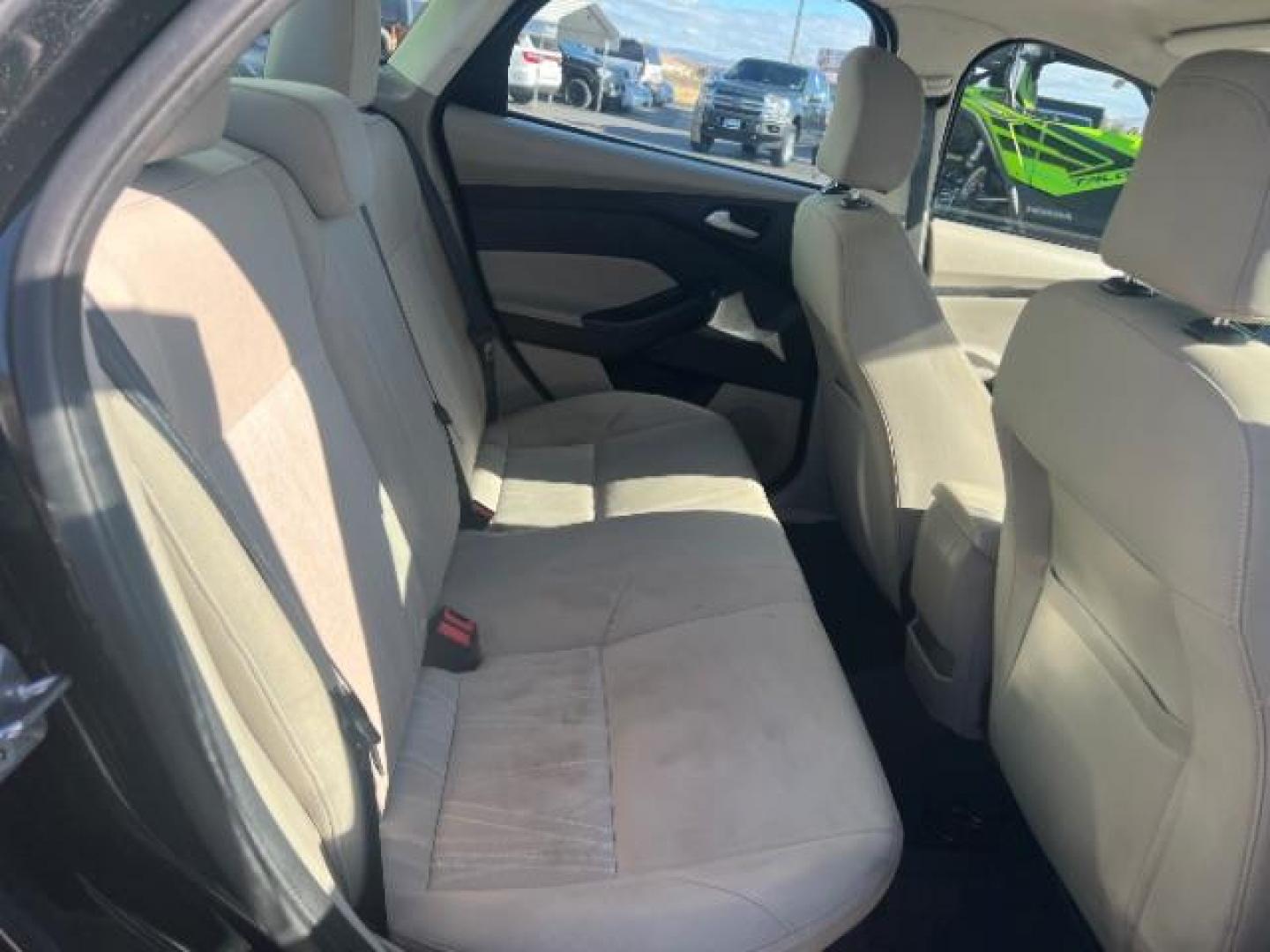 2015 Tuxedo Black Metalli /Charcoal Black Inser Ford Focus SE Sedan (1FADP3F21FL) with an 2.0L L4 DOHC 16V engine, 6-Speed Automatic transmission, located at 1865 East Red Hills Pkwy, St. George, 84770, (435) 628-0023, 37.120850, -113.543640 - Photo#25