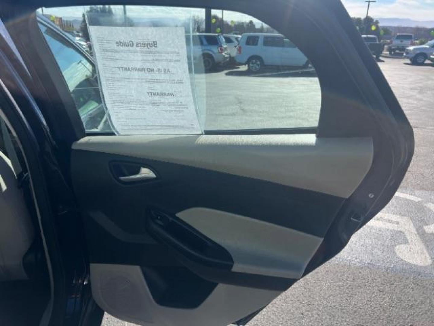 2015 Tuxedo Black Metalli /Charcoal Black Inser Ford Focus SE Sedan (1FADP3F21FL) with an 2.0L L4 DOHC 16V engine, 6-Speed Automatic transmission, located at 1865 East Red Hills Pkwy, St. George, 84770, (435) 628-0023, 37.120850, -113.543640 - Photo#26