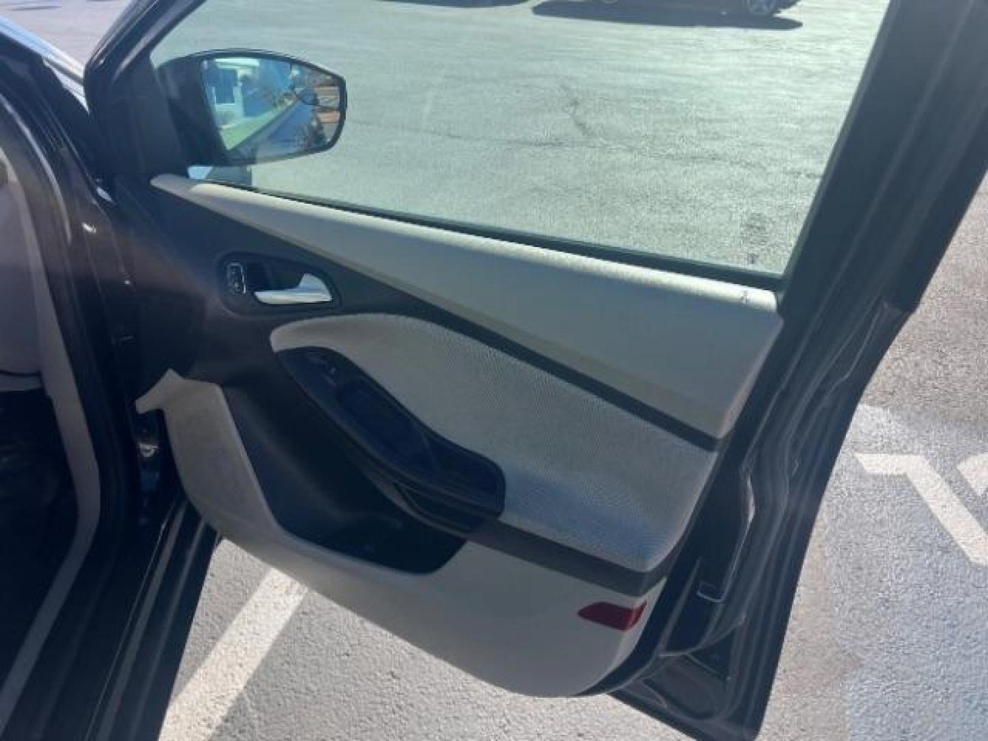2015 Tuxedo Black Metalli /Charcoal Black Inser Ford Focus SE Sedan (1FADP3F21FL) with an 2.0L L4 DOHC 16V engine, 6-Speed Automatic transmission, located at 1865 East Red Hills Pkwy, St. George, 84770, (435) 628-0023, 37.120850, -113.543640 - Photo#27
