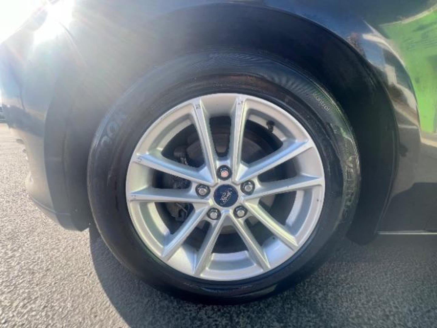 2015 Tuxedo Black Metalli /Charcoal Black Inser Ford Focus SE Sedan (1FADP3F21FL) with an 2.0L L4 DOHC 16V engine, 6-Speed Automatic transmission, located at 1865 East Red Hills Pkwy, St. George, 84770, (435) 628-0023, 37.120850, -113.543640 - Photo#9