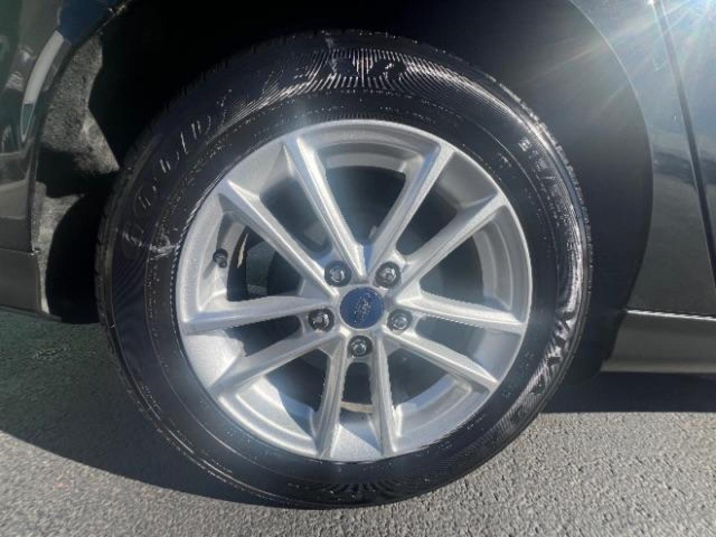 2015 Tuxedo Black Metalli /Charcoal Black Inser Ford Focus SE Sedan (1FADP3F21FL) with an 2.0L L4 DOHC 16V engine, 6-Speed Automatic transmission, located at 1865 East Red Hills Pkwy, St. George, 84770, (435) 628-0023, 37.120850, -113.543640 - Photo#11