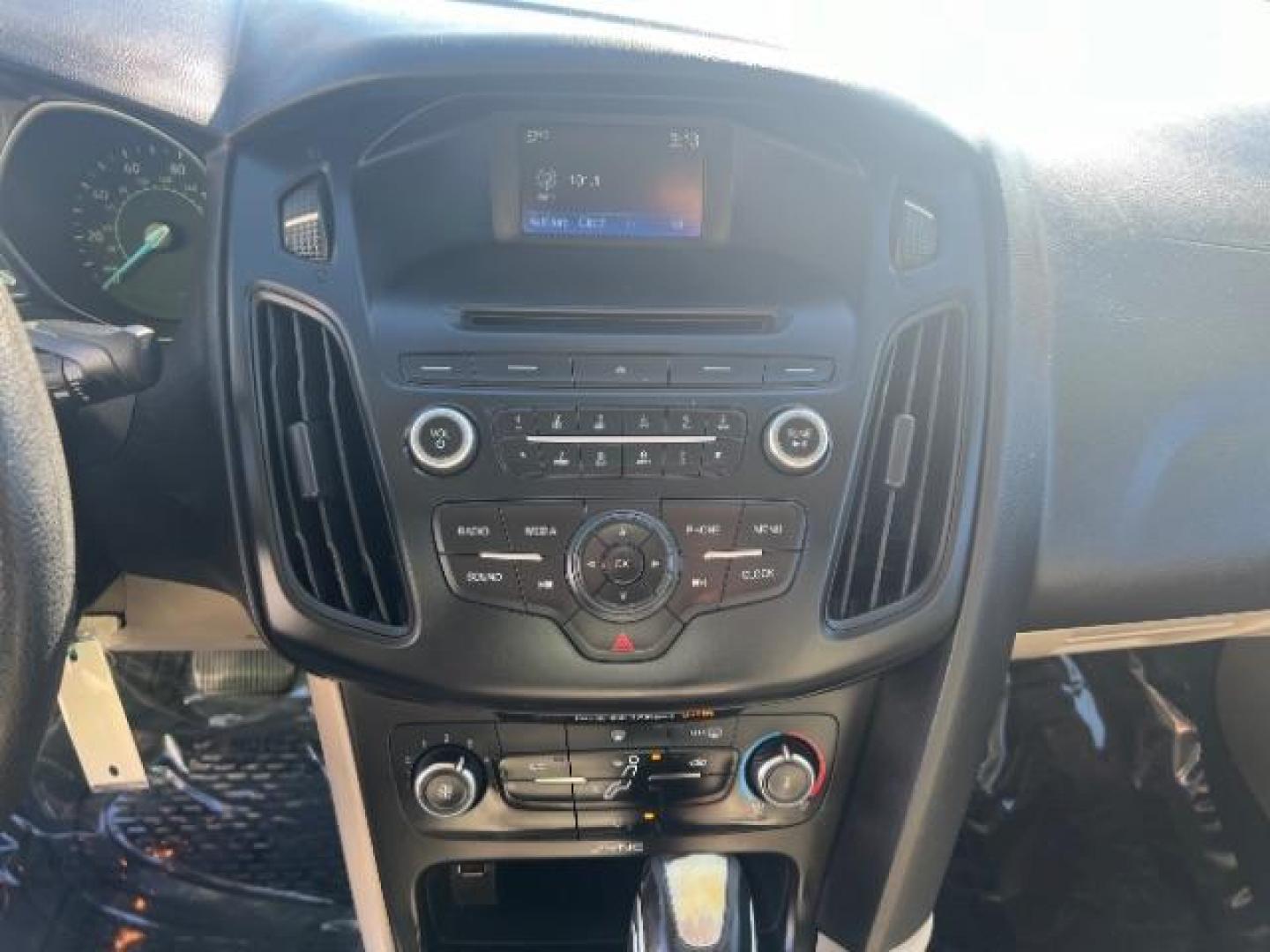 2015 Tuxedo Black Metalli /Charcoal Black Inser Ford Focus SE Sedan (1FADP3F21FL) with an 2.0L L4 DOHC 16V engine, 6-Speed Automatic transmission, located at 1865 East Red Hills Pkwy, St. George, 84770, (435) 628-0023, 37.120850, -113.543640 - Photo#15