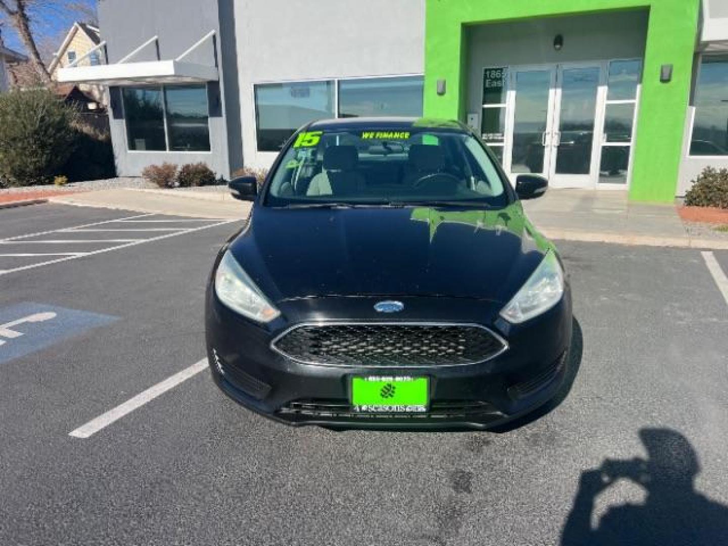 2015 Tuxedo Black Metalli /Charcoal Black Inser Ford Focus SE Sedan (1FADP3F21FL) with an 2.0L L4 DOHC 16V engine, 6-Speed Automatic transmission, located at 1865 East Red Hills Pkwy, St. George, 84770, (435) 628-0023, 37.120850, -113.543640 - Photo#1