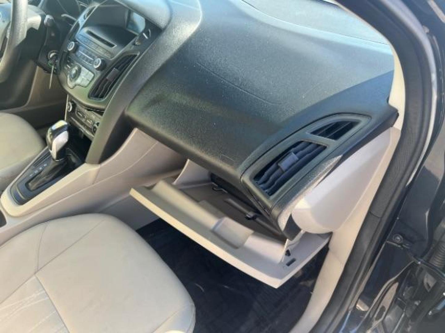2015 Tuxedo Black Metalli /Charcoal Black Inser Ford Focus SE Sedan (1FADP3F21FL) with an 2.0L L4 DOHC 16V engine, 6-Speed Automatic transmission, located at 1865 East Red Hills Pkwy, St. George, 84770, (435) 628-0023, 37.120850, -113.543640 - Photo#29