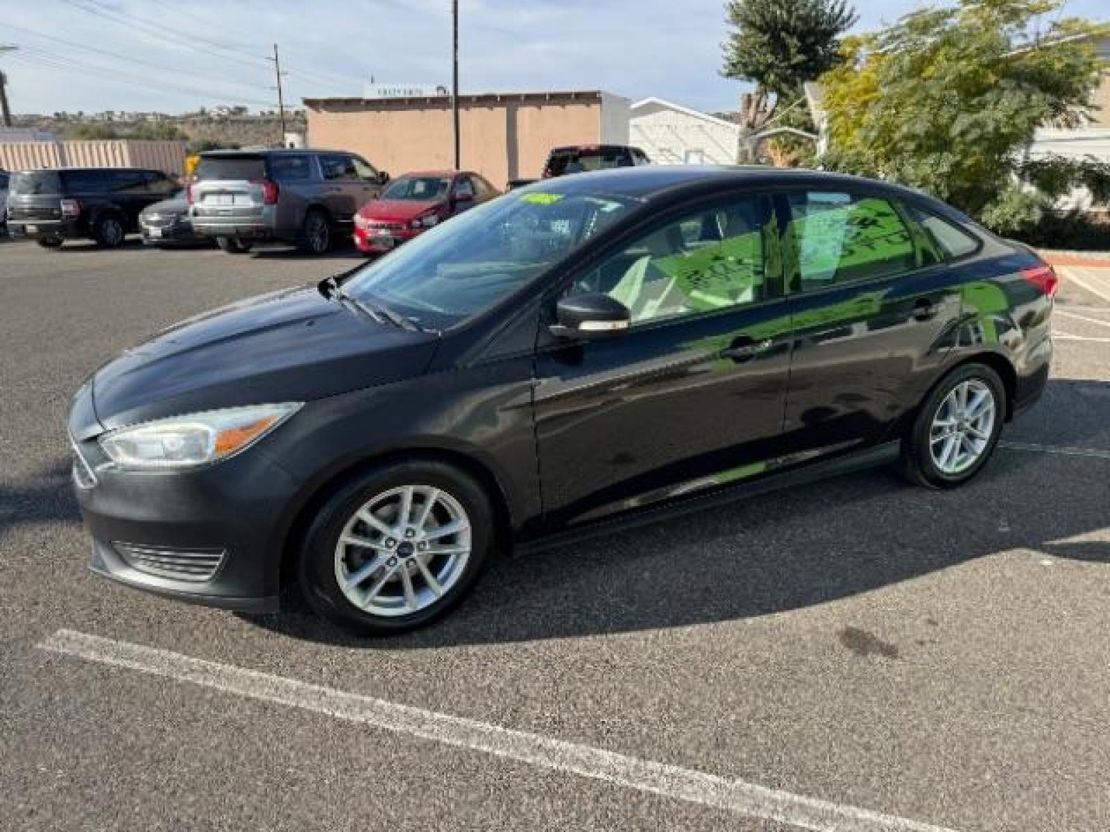 2015 Tuxedo Black Metalli /Charcoal Black Inser Ford Focus SE Sedan (1FADP3F21FL) with an 2.0L L4 DOHC 16V engine, 6-Speed Automatic transmission, located at 1865 East Red Hills Pkwy, St. George, 84770, (435) 628-0023, 37.120850, -113.543640 - We specialize in helping ALL people get the best financing available. No matter your credit score, good, bad or none we can get you an amazing rate. Had a bankruptcy, divorce, or repossessions? We give you the green light to get your credit back on the road. Low down and affordable payments that fit - Photo #4