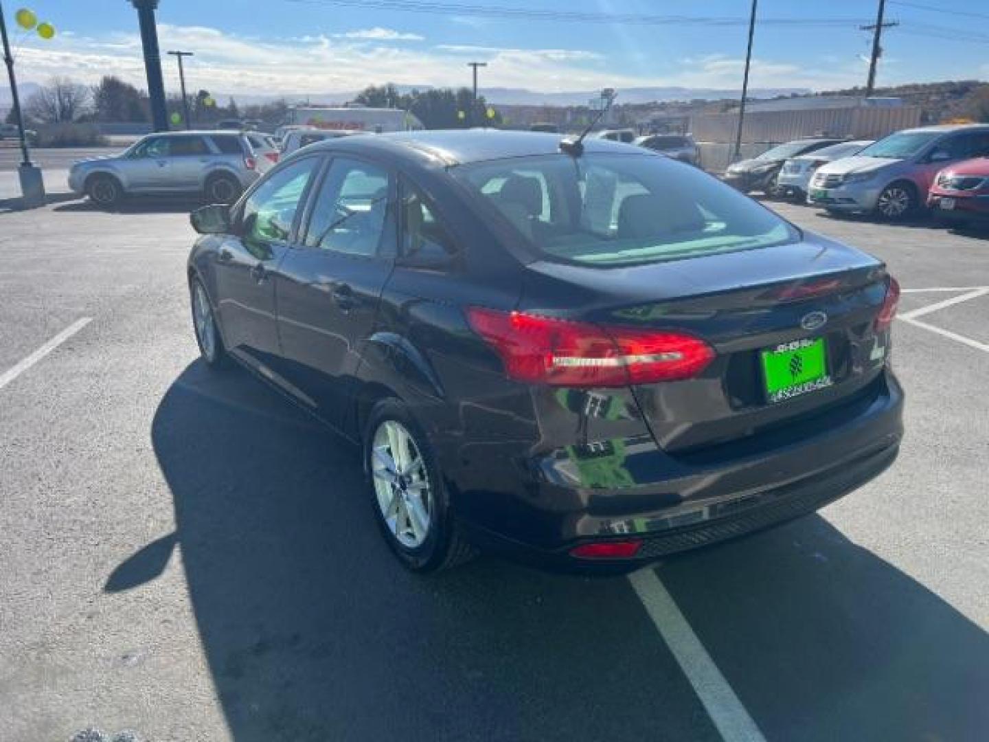2015 Tuxedo Black Metalli /Charcoal Black Inser Ford Focus SE Sedan (1FADP3F21FL) with an 2.0L L4 DOHC 16V engine, 6-Speed Automatic transmission, located at 1865 East Red Hills Pkwy, St. George, 84770, (435) 628-0023, 37.120850, -113.543640 - Photo#4
