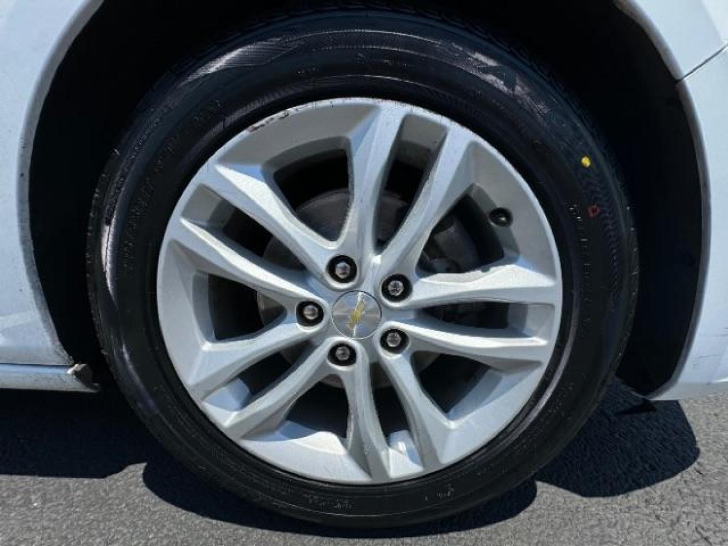 2018 Summit White Chevrolet Malibu SEDAN 4-DR (1G1ZD5ST9JF) with an 1.5L L4 DOHC 16V engine, 6-Speed Automatic transmission, located at 1865 East Red Hills Pkwy, St. George, 84770, (435) 628-0023, 37.120850, -113.543640 - We specialize in helping ALL people get the best financing available. No matter your credit score, good, bad or none we can get you an amazing rate. Had a bankruptcy, divorce, or repossessions? We give you the green light to get your credit back on the road. Low down and affordable payments that fit - Photo#8