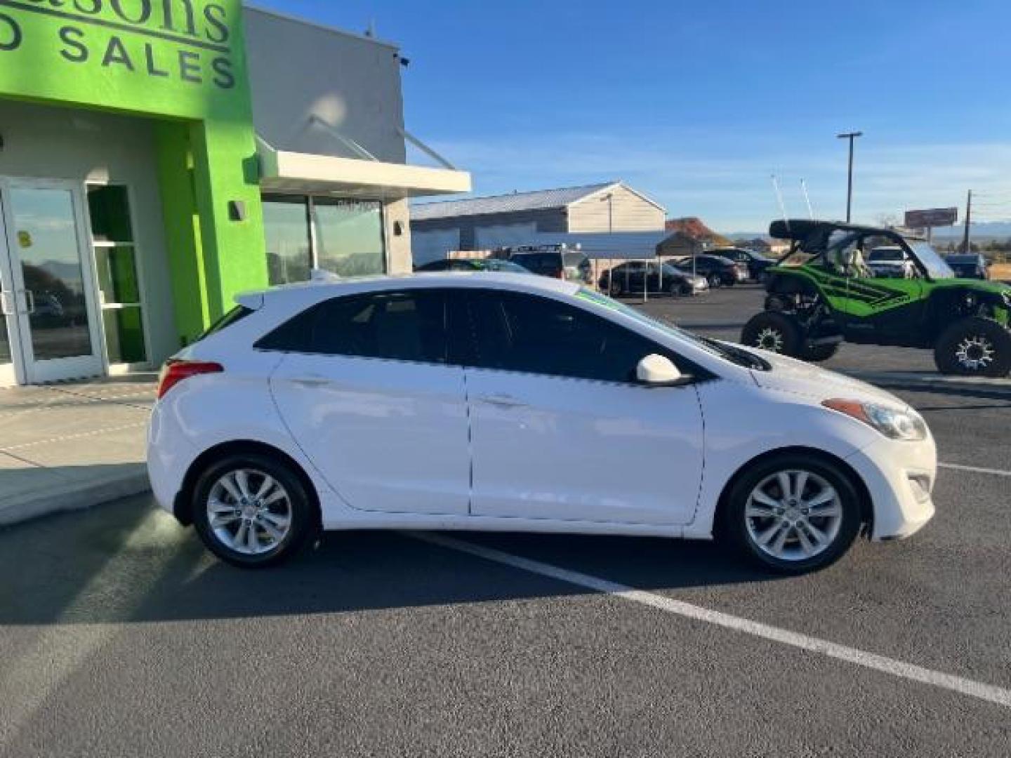2013 Monaco White /Beige Cloth Interior Hyundai Elantra GT A/T (KMHD35LE6DU) with an 1.8L L4 16V DOHC engine, 6-Speed Automatic transmission, located at 1865 East Red Hills Pkwy, St. George, 84770, (435) 628-0023, 37.120850, -113.543640 - Photo#7
