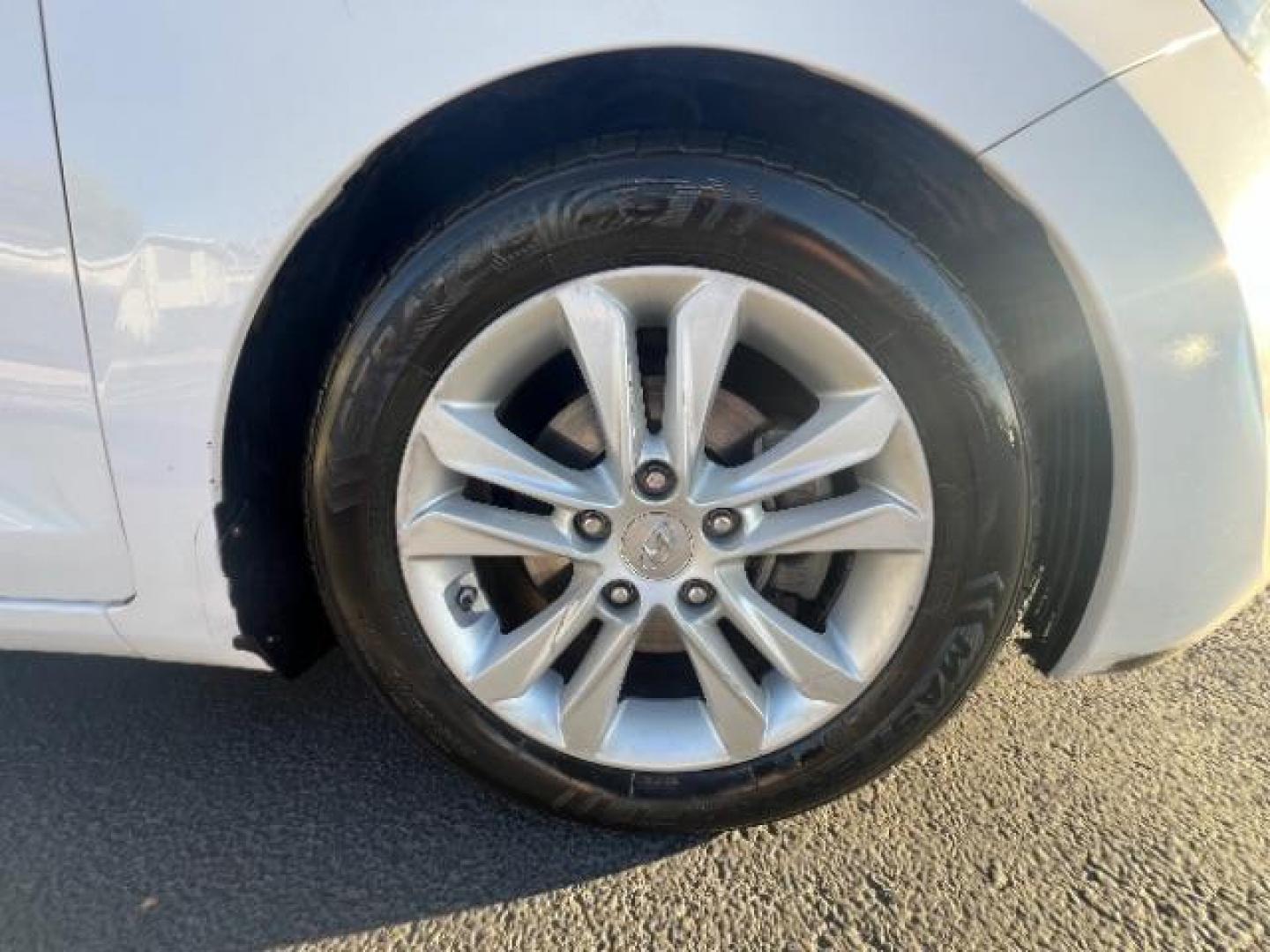 2013 Monaco White /Beige Cloth Interior Hyundai Elantra GT A/T (KMHD35LE6DU) with an 1.8L L4 16V DOHC engine, 6-Speed Automatic transmission, located at 1865 East Red Hills Pkwy, St. George, 84770, (435) 628-0023, 37.120850, -113.543640 - Photo#9