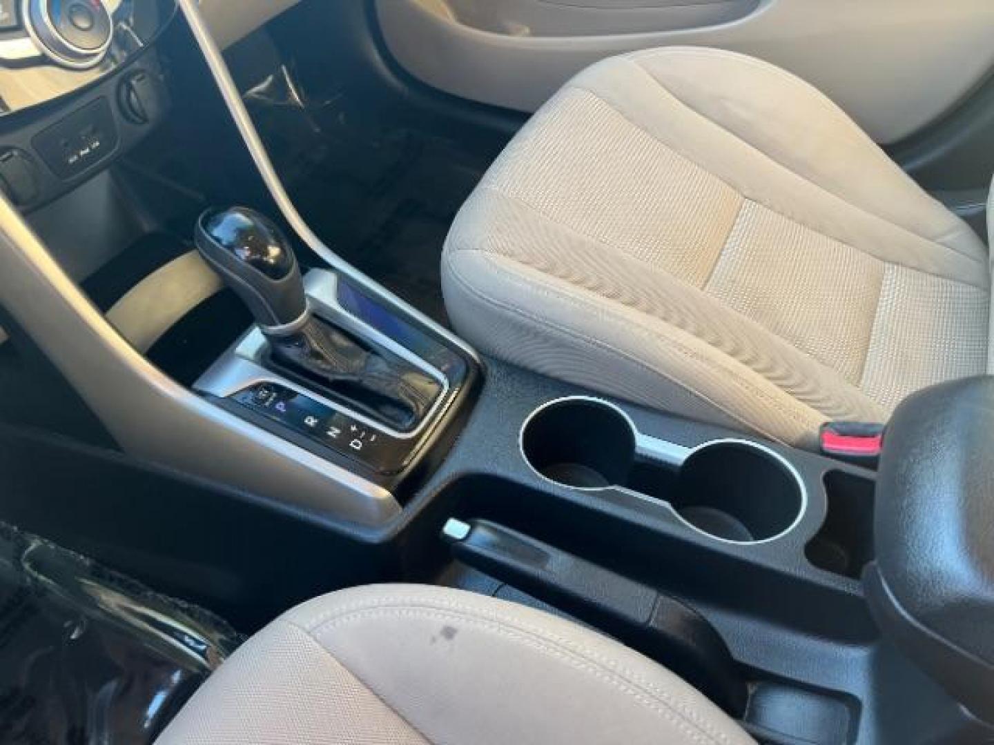2013 Monaco White /Beige Cloth Interior Hyundai Elantra GT A/T (KMHD35LE6DU) with an 1.8L L4 16V DOHC engine, 6-Speed Automatic transmission, located at 1865 East Red Hills Pkwy, St. George, 84770, (435) 628-0023, 37.120850, -113.543640 - Photo#21