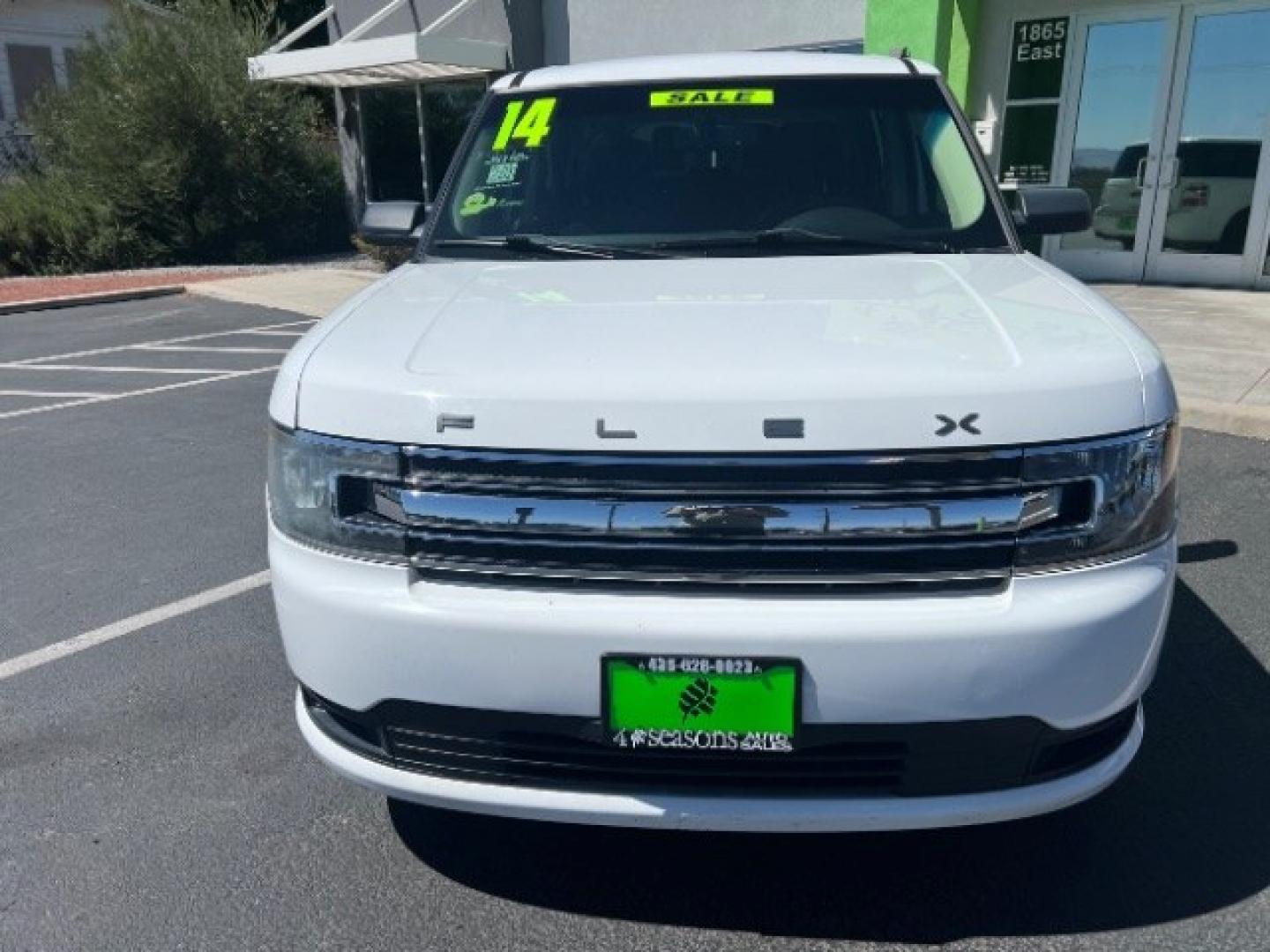2014 White Suede /Charcoal Black Ford Flex SE FWD (2FMGK5B87EB) with an 3.5L V6 DOHC 24V engine, 6-Speed Automatic Overdrive transmission, located at 1865 East Red Hills Pkwy, St. George, 84770, (435) 628-0023, 37.120850, -113.543640 - Versatile Southern Utah travel starts with this 2014 Ford Flex SE FWD. Its 3.5L V6 engine, 6-speed automatic transmission, and front-wheel drive make it a smart fit for family trips, commuting, and three-row travel. With 147700 miles, this Flex is ready for its next adventure. The SE adds three-row- Photo#1