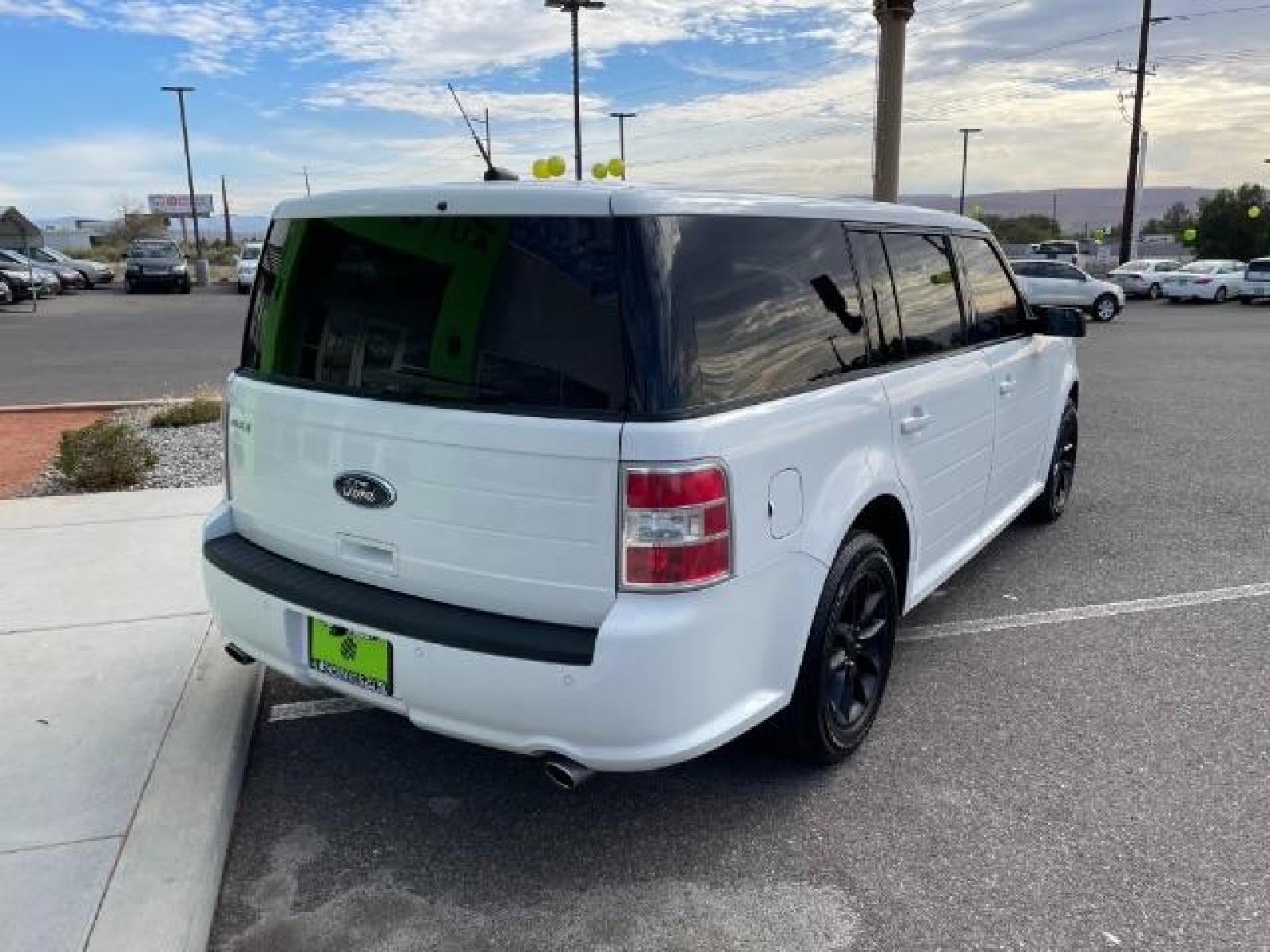 2014 White Suede /Charcoal Black Ford Flex SE FWD (2FMGK5B87EB) with an 3.5L V6 DOHC 24V engine, 6-Speed Automatic Overdrive transmission, located at 1865 East Red Hills Pkwy, St. George, 84770, (435) 628-0023, 37.120850, -113.543640 - We specialize in helping ALL people get the best financing available. No matter your credit score, good, bad or none we can get you an amazing rate. Had a bankruptcy, divorce, or repossessions? We give you the green light to get your credit back on the road. Low down and affordable payments that fit - Photo #9