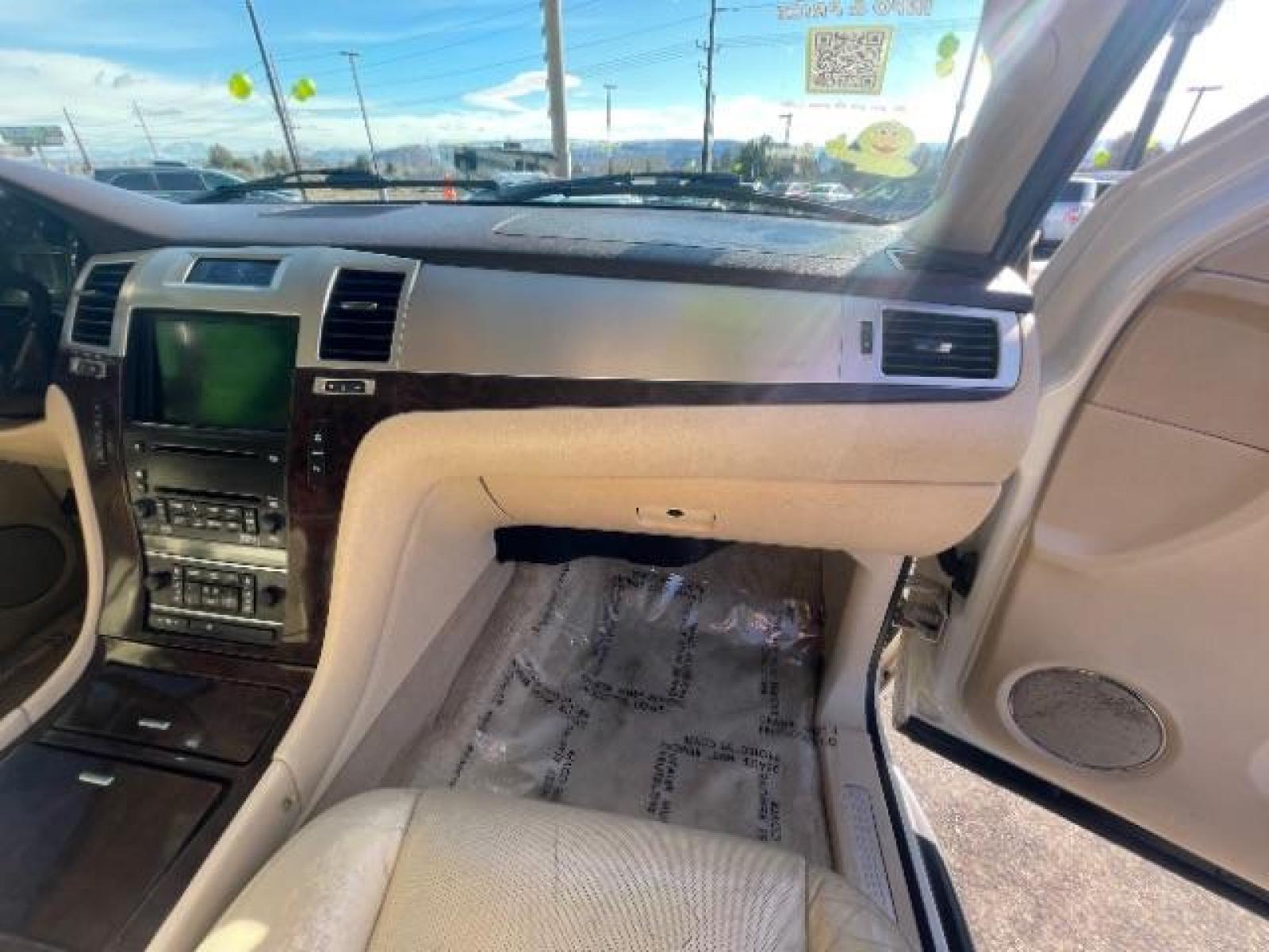 2008 White Diamond /Cocoa/Very Light Cashmere Leather Interior Cadillac Escalade ESV (1GYFK66838R) with an 6.2L V8 OHV 16V engine, 6-Speed Automatic transmission, located at 1865 East Red Hills Pkwy, St. George, 84770, (435) 628-0023, 37.120850, -113.543640 - We specialize in helping ALL people get the best financing available. No matter your credit score, good, bad or none we can get you an amazing rate. Had a bankruptcy, divorce, or repossessions? We give you the green light to get your credit back on the road. Low down and affordable payments that fit - Photo #37