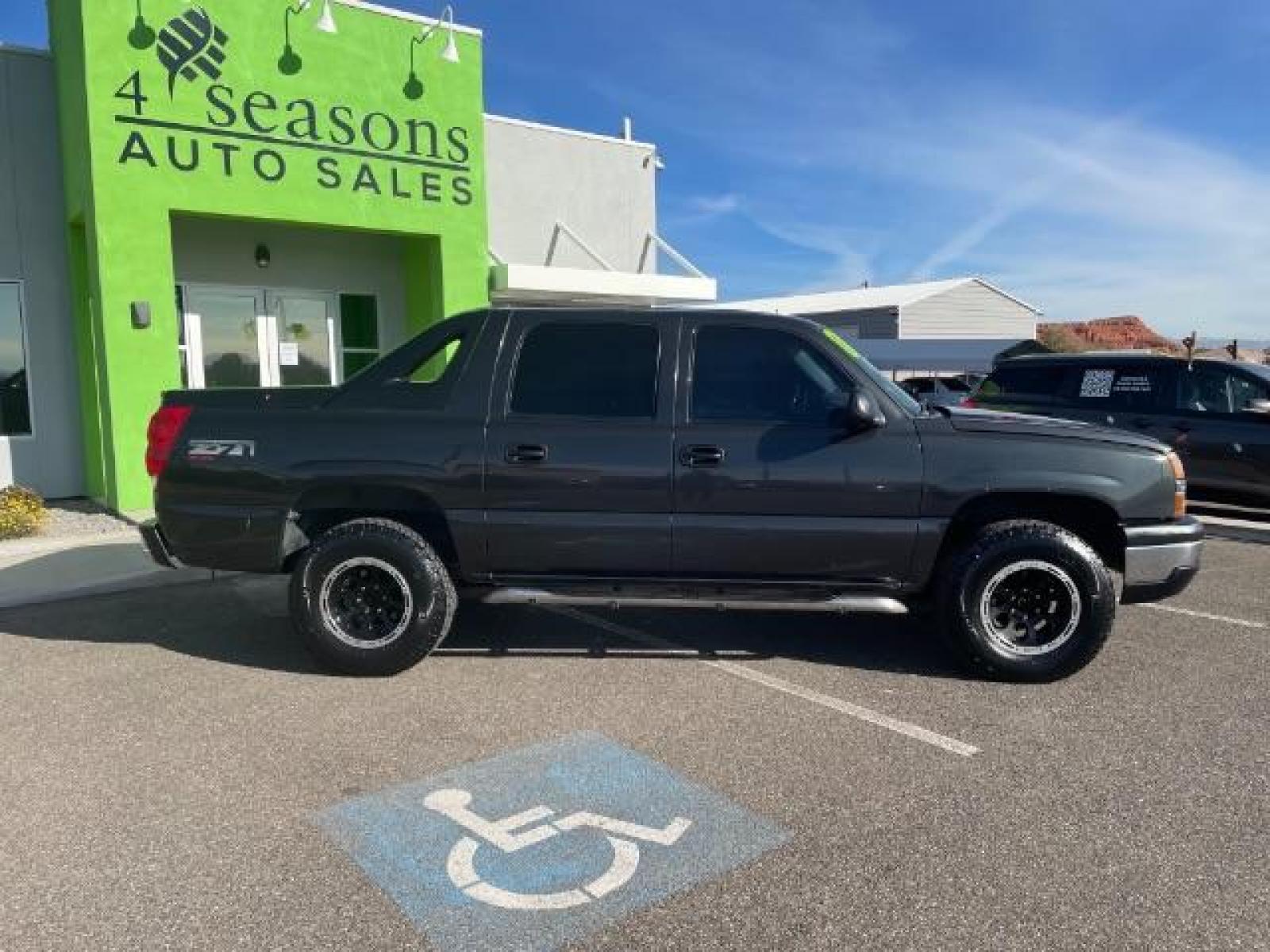 2004 Black /Dark Charcoal Leather Interior Chevrolet Avalanche 1500 4WD (3GNEK12T94G) with an 5.3L V8 OHV 16V engine, 4-Speed Automatic transmission, located at 1865 East Red Hills Pkwy, St. George, 84770, (435) 628-0023, 37.120850, -113.543640 - We specialize in helping ALL people get the best financing available. No matter your credit score, good, bad or none we can get you an amazing rate. Had a bankruptcy, divorce, or repossessions? We give you the green light to get your credit back on the road. Low down and affordable payments that fit - Photo #10