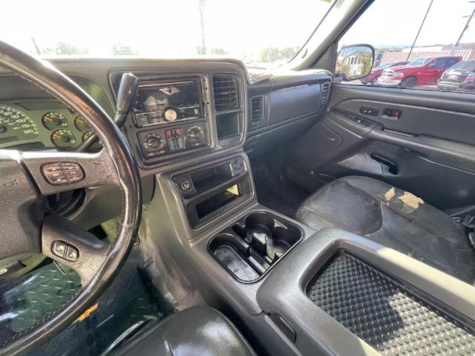 2004 Black /Dark Charcoal Leather Interior Chevrolet Avalanche 1500 4WD (3GNEK12T94G) with an 5.3L V8 OHV 16V engine, 4-Speed Automatic transmission, located at 1865 East Red Hills Pkwy, St. George, 84770, (435) 628-0023, 37.120850, -113.543640 - We specialize in helping ALL people get the best financing available. No matter your credit score, good, bad or none we can get you an amazing rate. Had a bankruptcy, divorce, or repossessions? We give you the green light to get your credit back on the road. Low down and affordable payments that fit - Photo #15