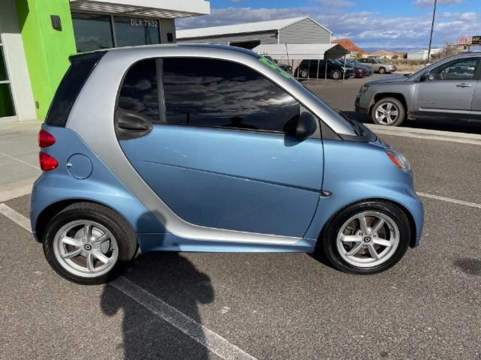 2015 Light Blue Metallic /Design Black, cloth smart fortwo passion coupe (WMEEJ3BAXFK) with an 1.0L L3 DOHC 12V engine, 5-Speed Automatic transmission, located at 1865 East Red Hills Pkwy, St. George, 84770, (435) 628-0023, 37.120850, -113.543640 - We specialize in helping ALL people get the best financing available. No matter your credit score, good, bad or none we can get you an amazing rate. Had a bankruptcy, divorce, or repossessions? We give you the green light to get your credit back on the road. Low down and affordable payments that fit - Photo #7