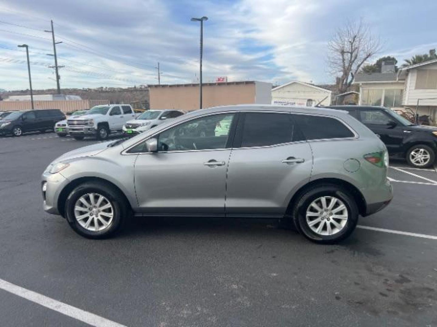 2012 Liquid Silver Metallic /Black Cloth Interior Mazda CX-7 i Sport (JM3ER2BM5C0) with an 2.5L L4 DOHC 16V engine, 5-Speed Automatic transmission, located at 1865 East Red Hills Pkwy, St. George, 84770, (435) 628-0023, 37.120850, -113.543640 - We specialize in helping ALL people get the best financing available. No matter your credit score, good, bad or none we can get you an amazing rate. Had a bankruptcy, divorce, or repossessions? We give you the green light to get your credit back on the road. Low down and affordable payments that fit - Photo#3
