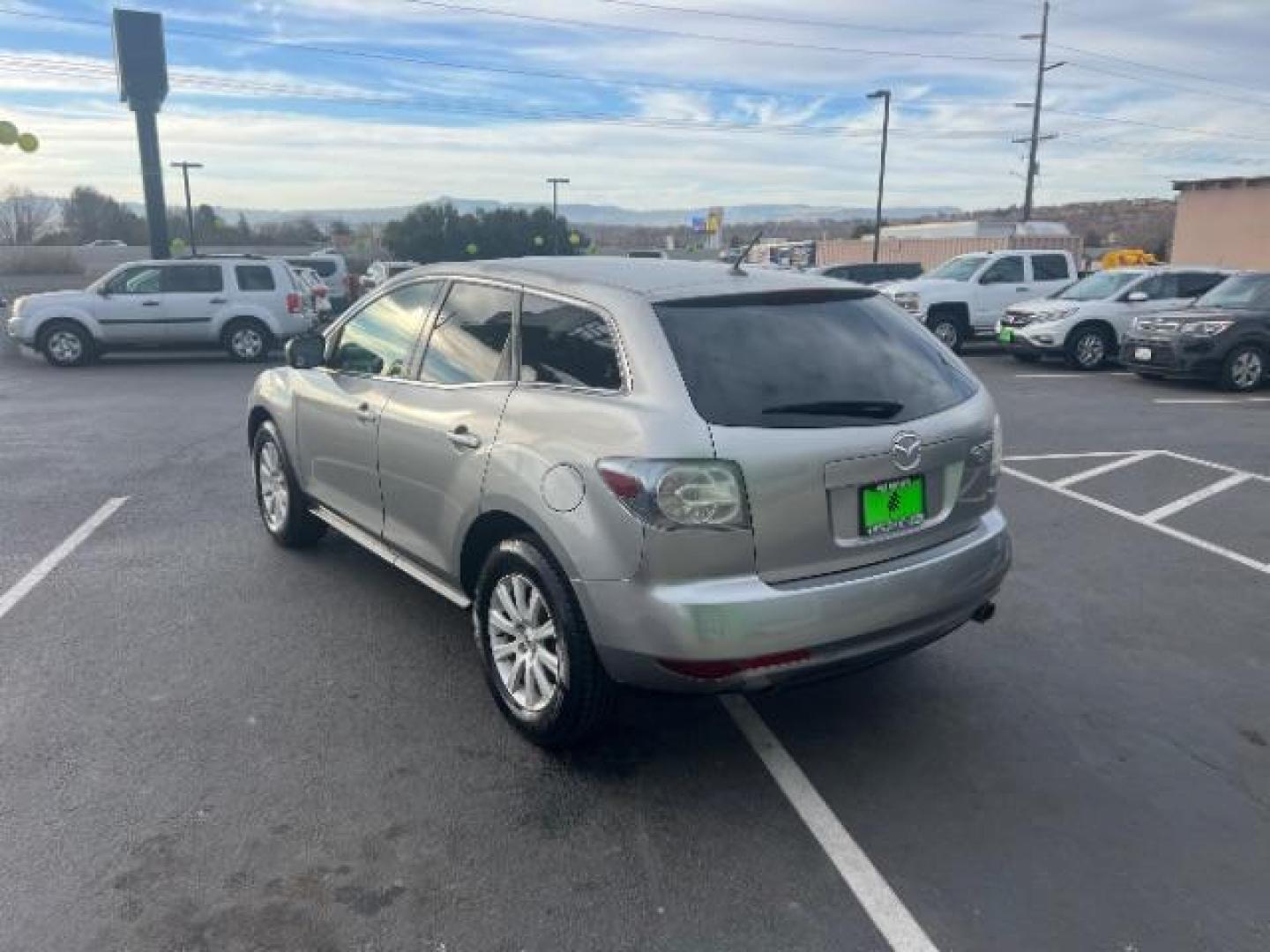 2012 Liquid Silver Metallic /Black Cloth Interior Mazda CX-7 i Sport (JM3ER2BM5C0) with an 2.5L L4 DOHC 16V engine, 5-Speed Automatic transmission, located at 1865 East Red Hills Pkwy, St. George, 84770, (435) 628-0023, 37.120850, -113.543640 - We specialize in helping ALL people get the best financing available. No matter your credit score, good, bad or none we can get you an amazing rate. Had a bankruptcy, divorce, or repossessions? We give you the green light to get your credit back on the road. Low down and affordable payments that fit - Photo#4