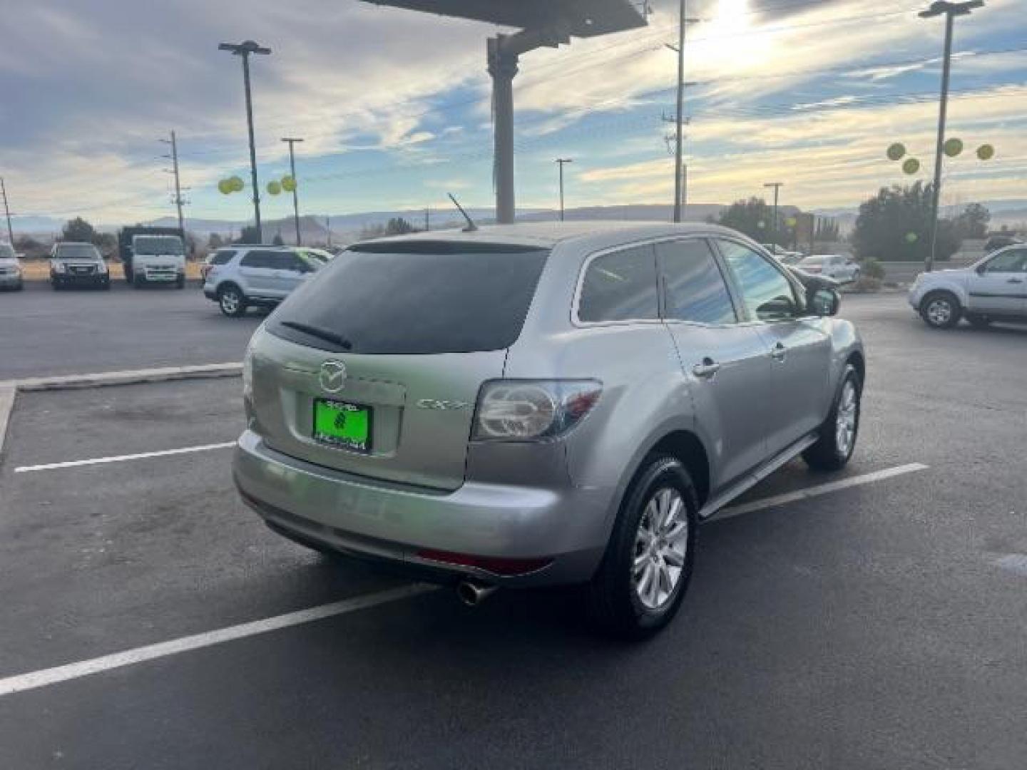 2012 Liquid Silver Metallic /Black Cloth Interior Mazda CX-7 i Sport (JM3ER2BM5C0) with an 2.5L L4 DOHC 16V engine, 5-Speed Automatic transmission, located at 1865 East Red Hills Pkwy, St. George, 84770, (435) 628-0023, 37.120850, -113.543640 - We specialize in helping ALL people get the best financing available. No matter your credit score, good, bad or none we can get you an amazing rate. Had a bankruptcy, divorce, or repossessions? We give you the green light to get your credit back on the road. Low down and affordable payments that fit - Photo#6