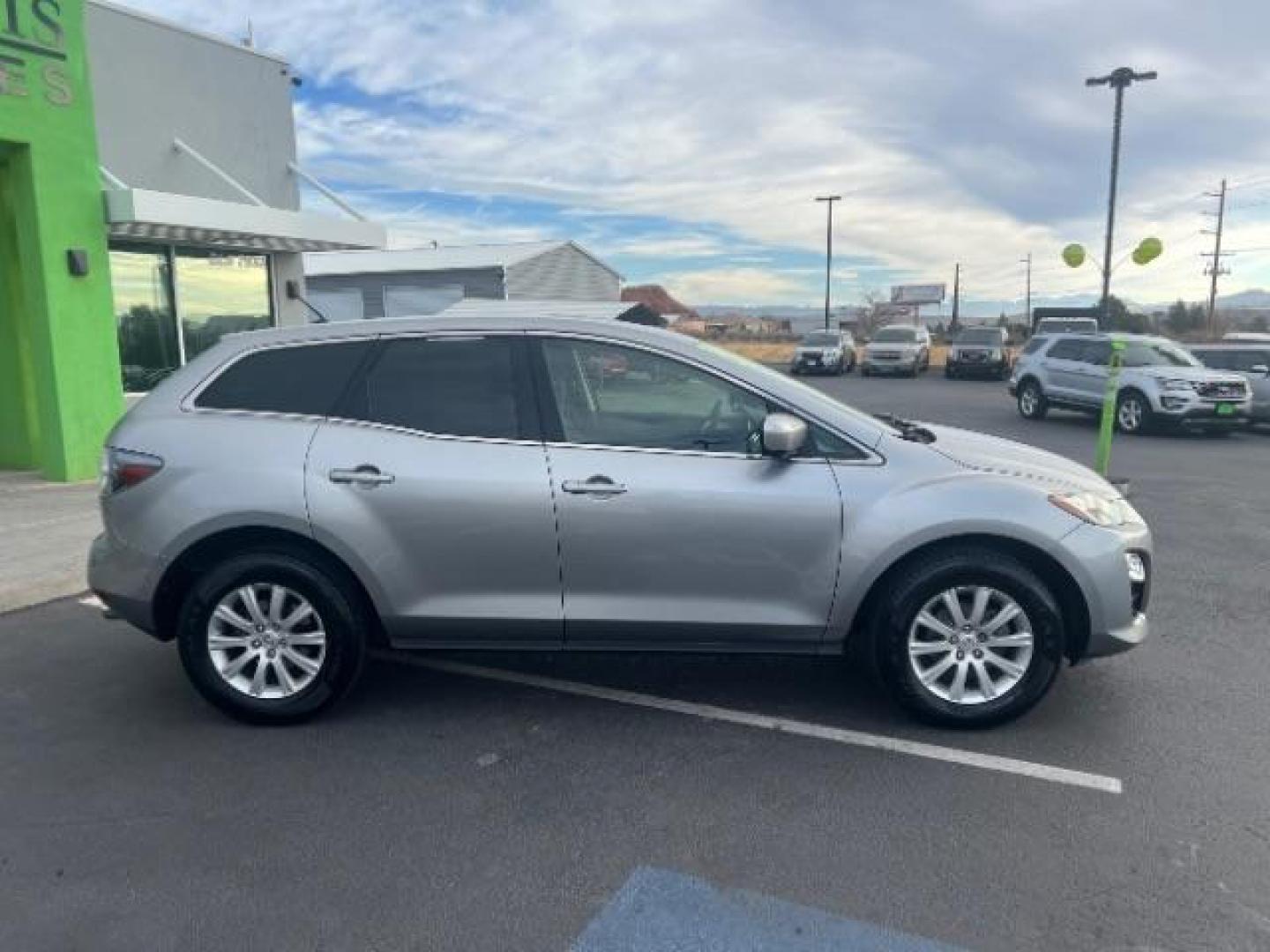2012 Liquid Silver Metallic /Black Cloth Interior Mazda CX-7 i Sport (JM3ER2BM5C0) with an 2.5L L4 DOHC 16V engine, 5-Speed Automatic transmission, located at 1865 East Red Hills Pkwy, St. George, 84770, (435) 628-0023, 37.120850, -113.543640 - We specialize in helping ALL people get the best financing available. No matter your credit score, good, bad or none we can get you an amazing rate. Had a bankruptcy, divorce, or repossessions? We give you the green light to get your credit back on the road. Low down and affordable payments that fit - Photo#7