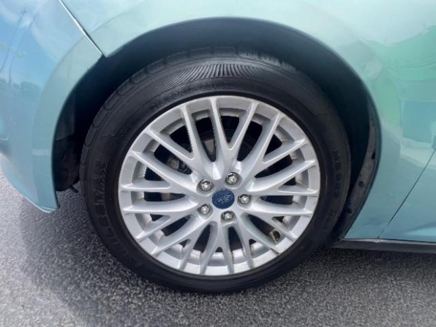 2012 Frosted Glass /Medium Light Stone C Ford Focus SEL (1FAHP3M20CL) with an 2.0L L4 DOHC 16V engine, 6-Speed Automatic transmission, located at 940 North Main Street, Cedar City, UT, 84720, (435) 628-0023, 37.692936, -113.061897 - We specialize in helping ALL people get the best financing available. No matter your credit score, good, bad or none we can get you an amazing rate. Had a bankruptcy, divorce, or repossessions? We give you the green light to get your credit back on the road. Low down and affordable payments that fit - Photo#10