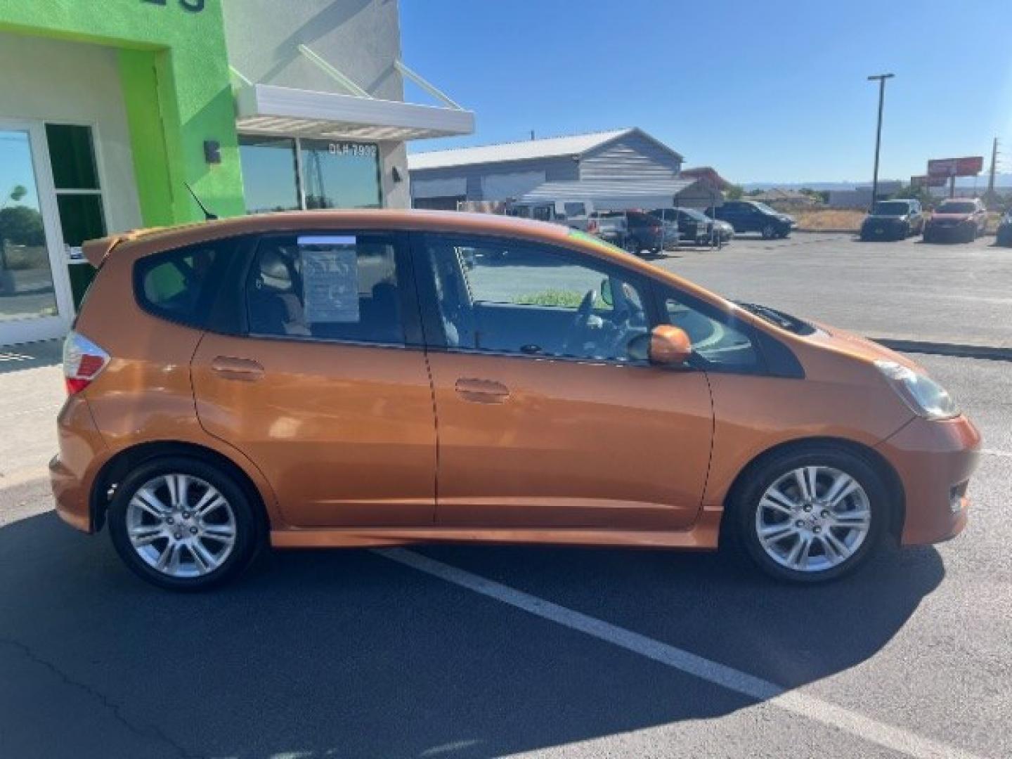 2009 Orange Revolution Metallic /Black Cloth Interior Honda Fit Sport 5-Speed AT (JHMGE88409S) with an 1.5L L4 SOHC 16V engine, 5-Speed Automatic transmission, located at 1865 East Red Hills Pkwy, St. George, 84770, (435) 628-0023, 37.120850, -113.543640 - We specialize in helping ALL people get the best financing available. No matter your credit score, good, bad or none we can get you an amazing rate. Had a bankruptcy, divorce, or repossessions? We give you the green light to get your credit back on the road. Low down and affordable payments that fit- Photo#7
