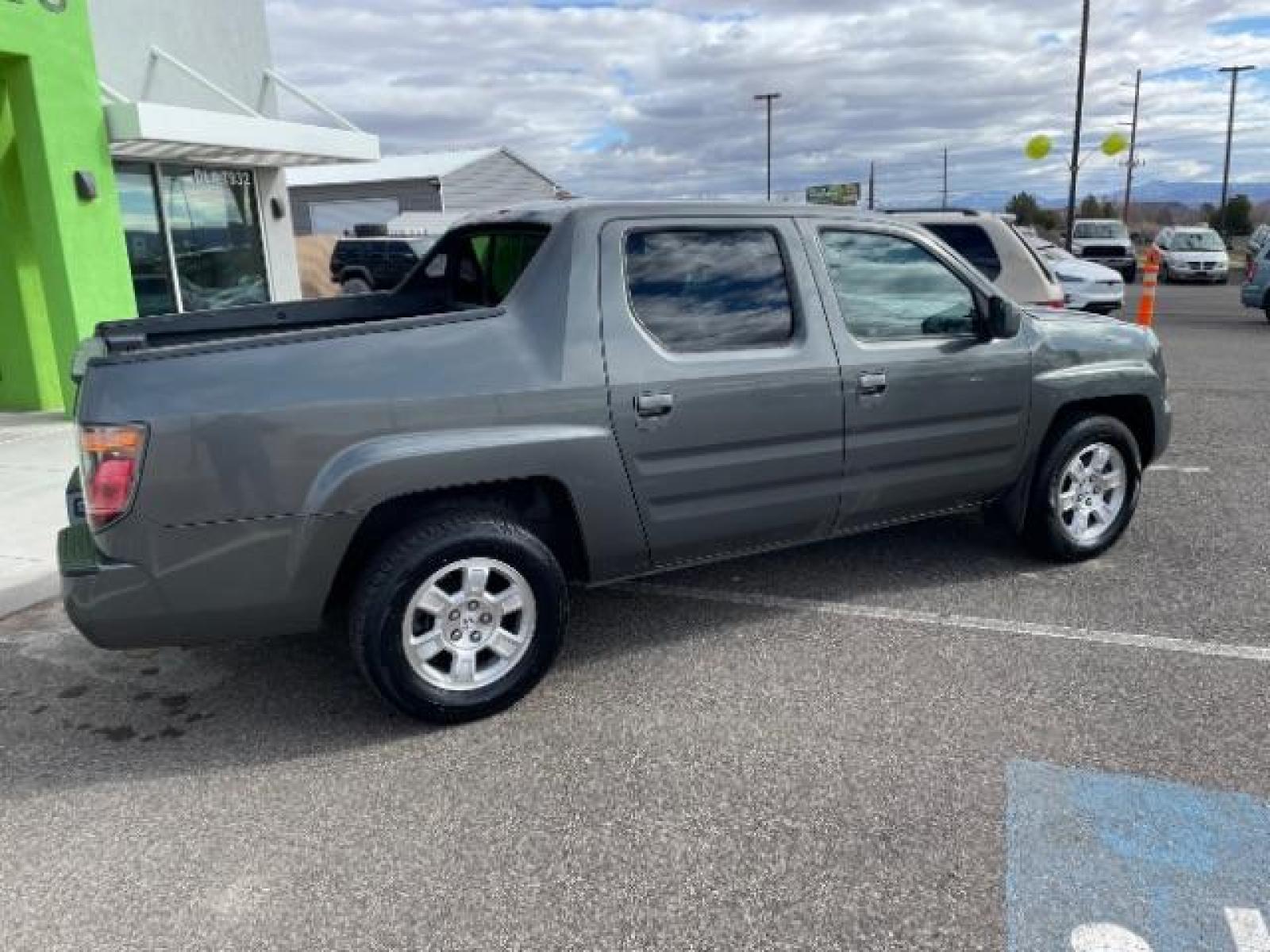 2008 Billet Silver Metallic /Gray Leather Interior Honda Ridgeline RTL (2HJYK16598H) with an 3.5L V6 SOHC 24V engine, 5-Speed Automatic transmission, located at 1865 East Red Hills Pkwy, St. George, 84770, (435) 628-0023, 37.120850, -113.543640 - Photo #10