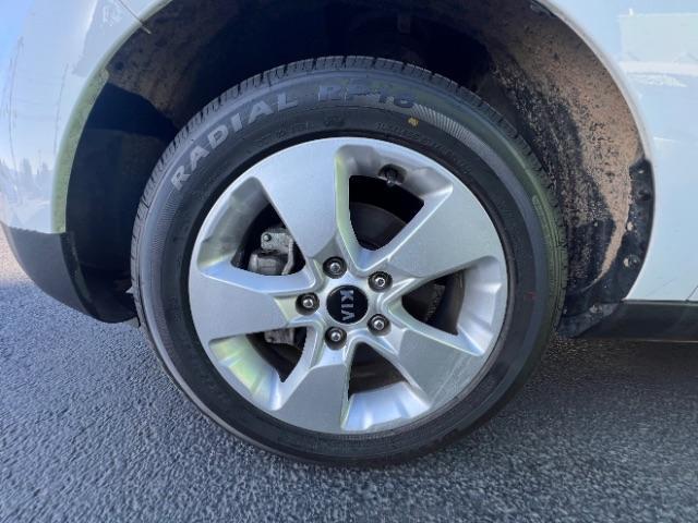 2019 Clear White /Black Tricot Cloth, cloth Kia Soul Base 6M (KNDJN2A28K7) with an 1.6L L4 DOHC 16V engine, 6-Speed Manual transmission, located at 1865 East Red Hills Pkwy, St. George, 84770, (435) 628-0023, 37.120850, -113.543640 - We specialize in helping ALL people get the best financing available. No matter your credit score, good, bad or none we can get you an amazing rate. Had a bankruptcy, divorce, or repossessions? We give you the green light to get your credit back on the road. Low down and affordable payments that fit - Photo#9