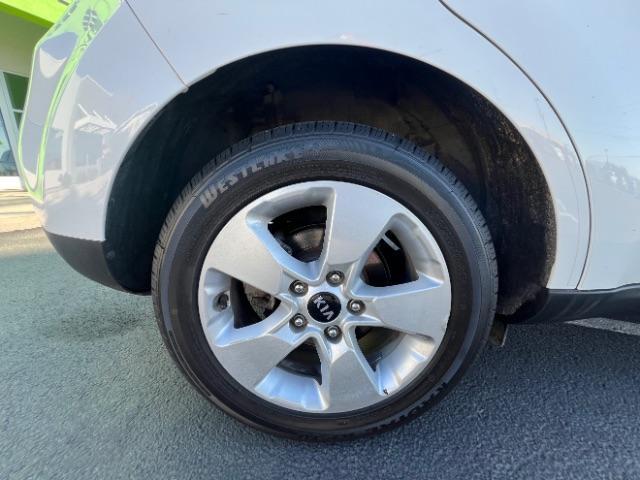 2019 Clear White /Black Tricot Cloth, cloth Kia Soul Base 6M (KNDJN2A28K7) with an 1.6L L4 DOHC 16V engine, 6-Speed Manual transmission, located at 1865 East Red Hills Pkwy, St. George, 84770, (435) 628-0023, 37.120850, -113.543640 - We specialize in helping ALL people get the best financing available. No matter your credit score, good, bad or none we can get you an amazing rate. Had a bankruptcy, divorce, or repossessions? We give you the green light to get your credit back on the road. Low down and affordable payments that fit - Photo#11