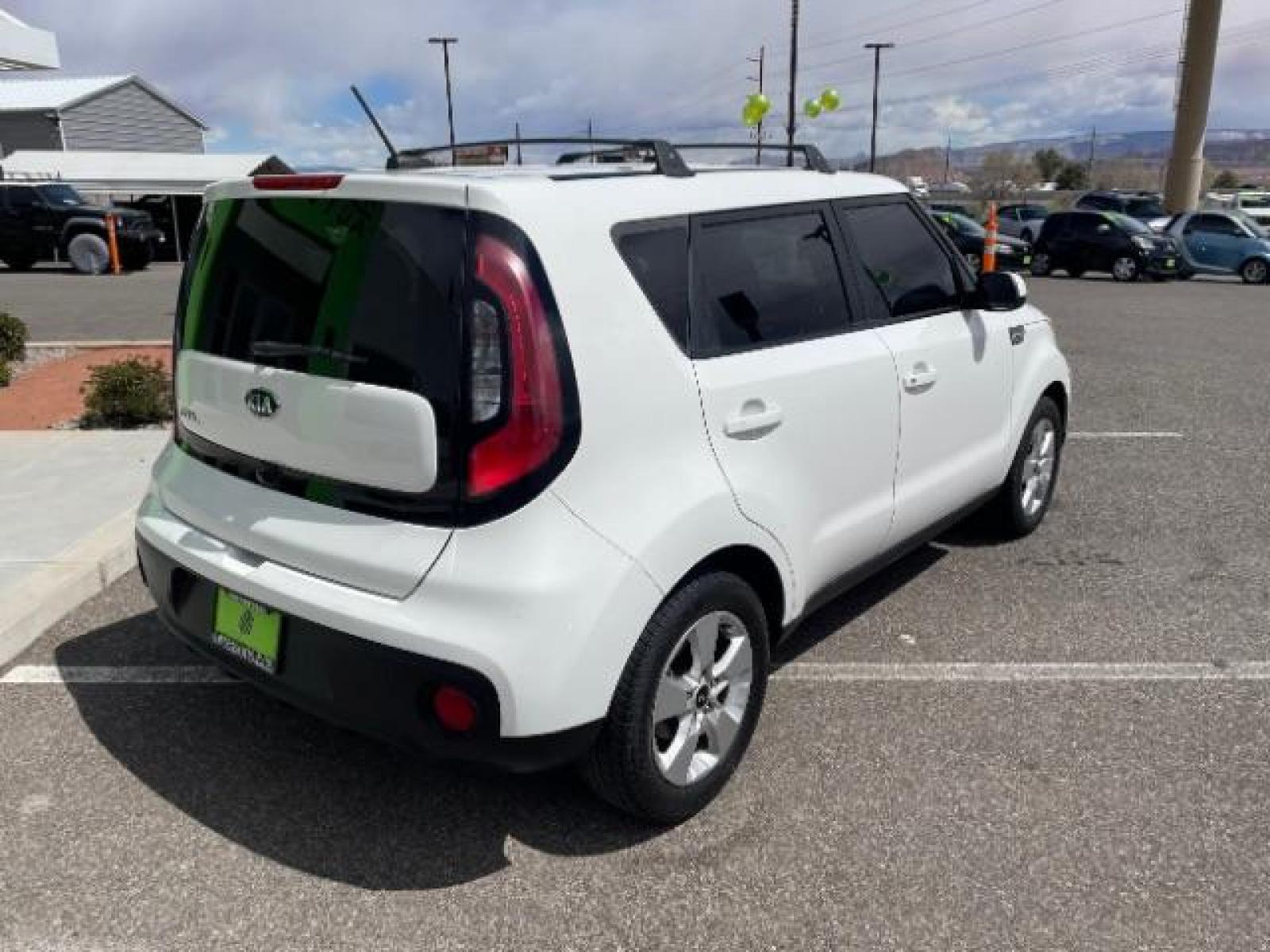2019 Clear White /Black Tricot Cloth, cloth Kia Soul Base 6M (KNDJN2A28K7) with an 1.6L L4 DOHC 16V engine, 6-Speed Manual transmission, located at 1865 East Red Hills Pkwy, St. George, 84770, (435) 628-0023, 37.120850, -113.543640 - Photo #9